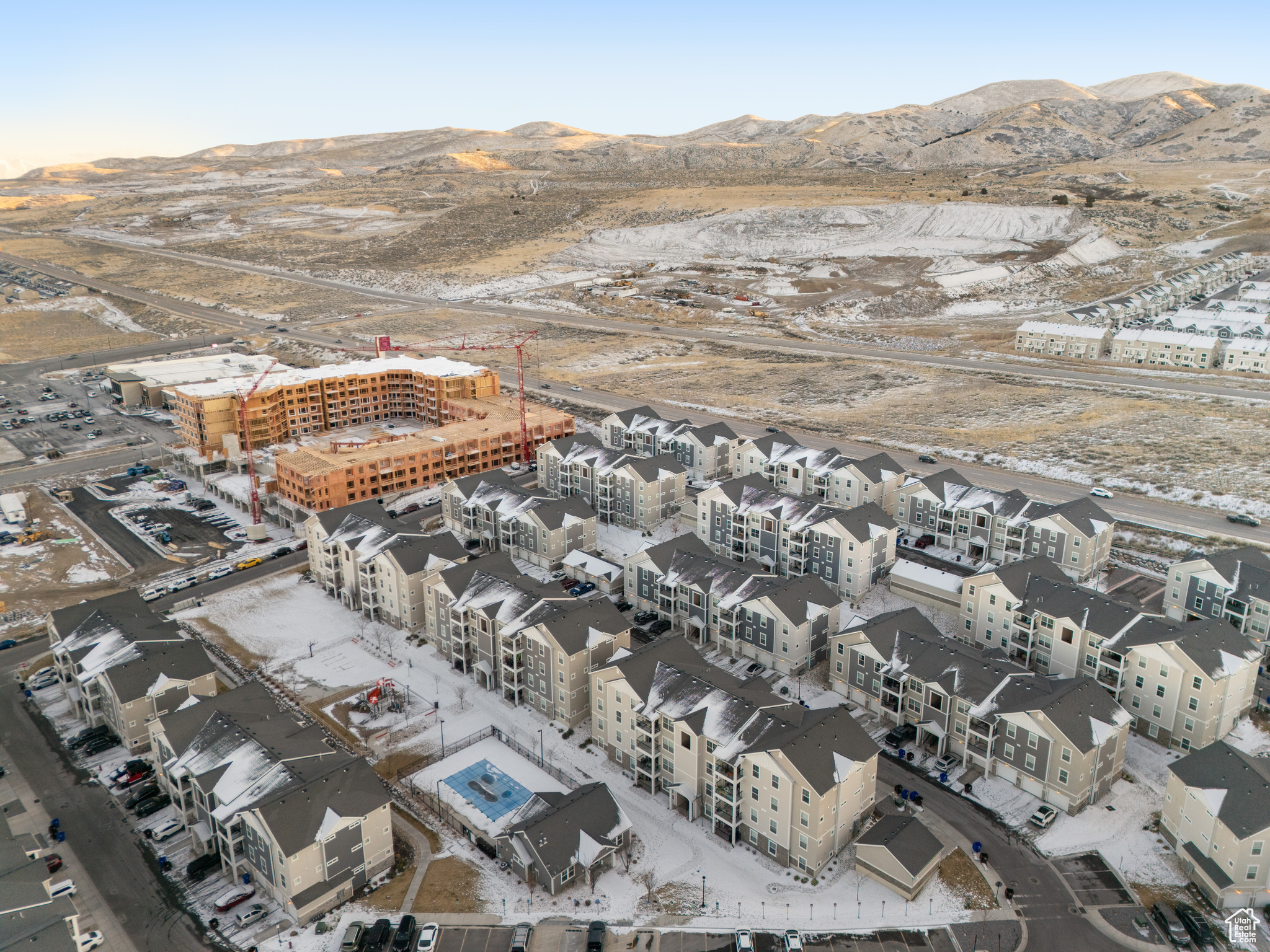 Bird's eye view with a mountain view