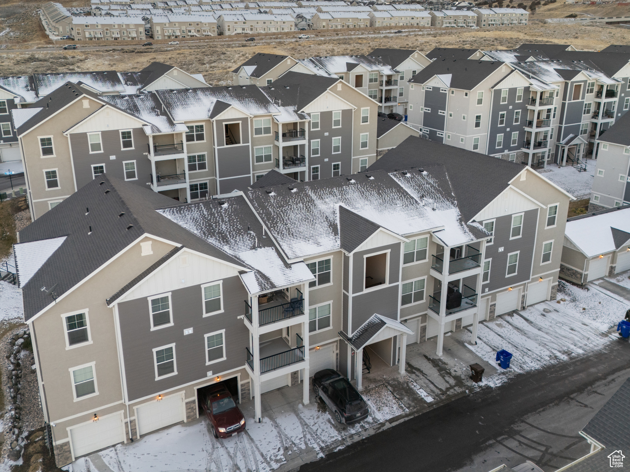 Snowy aerial view featuring a mountain view