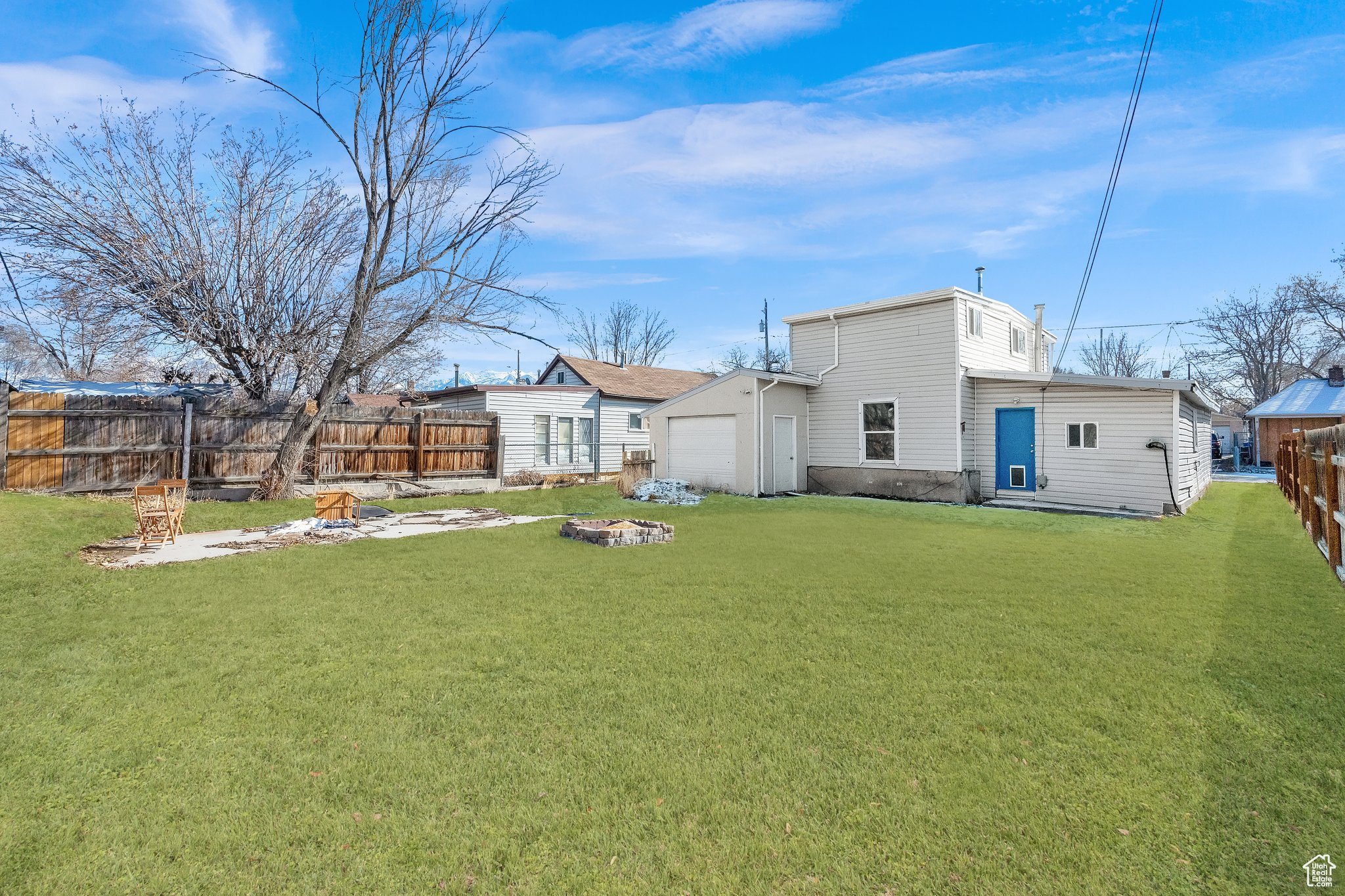 View of yard featuring an outdoor fire pit