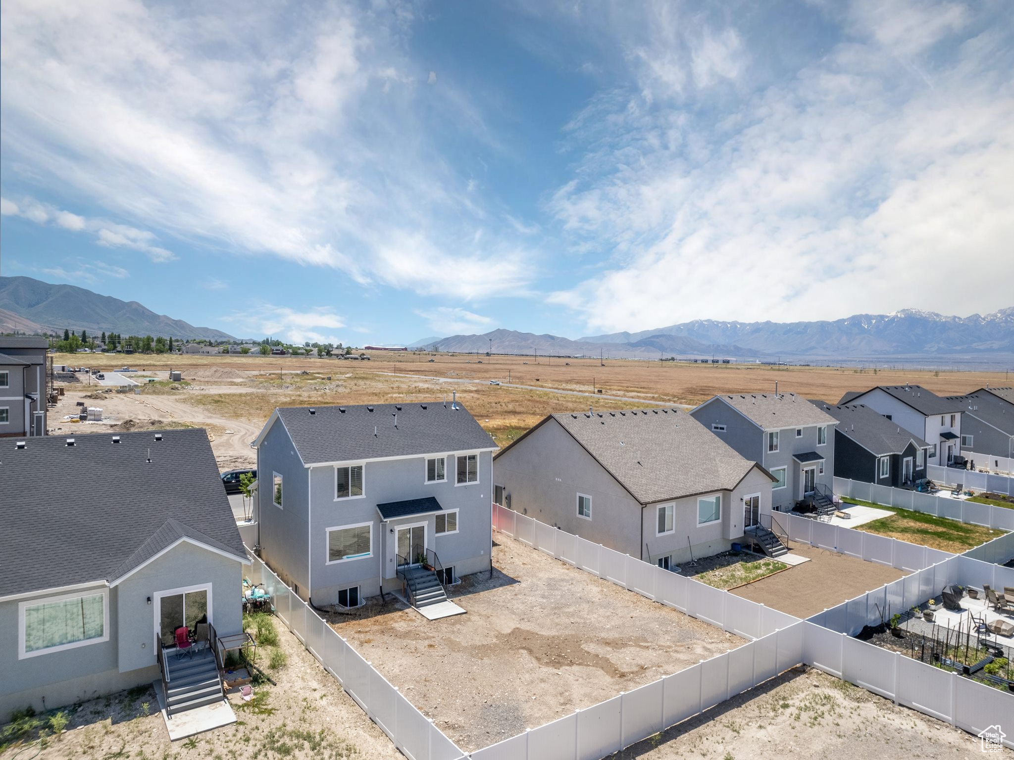 Bird's eye view with a mountain view