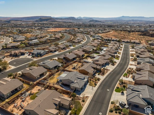 Aerial view with a mountain view
