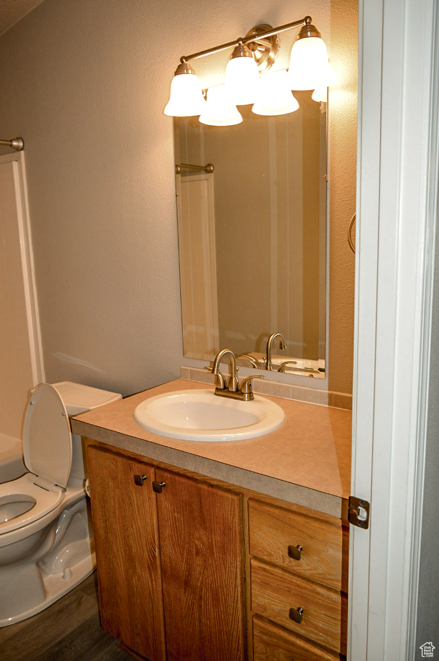 Hallway full bathroom