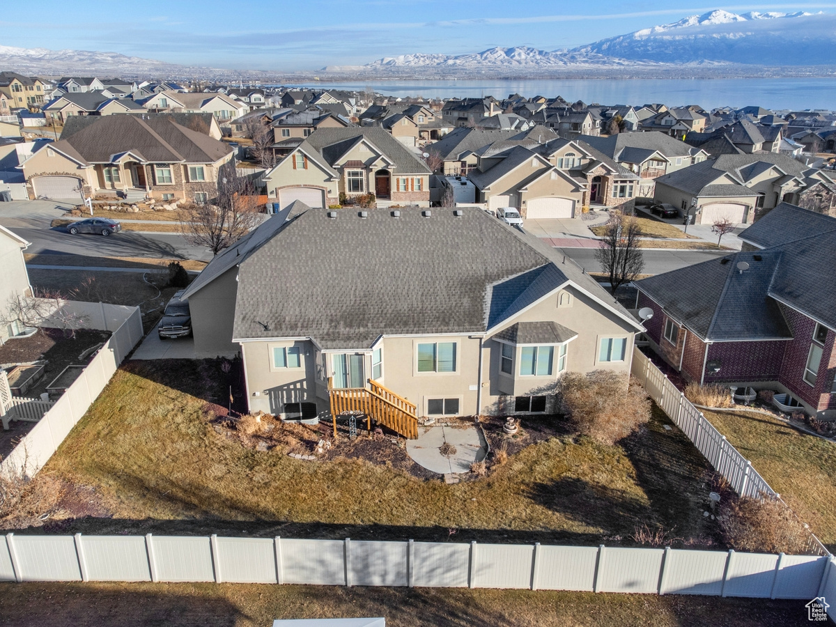 Bird's eye view with a mountain view