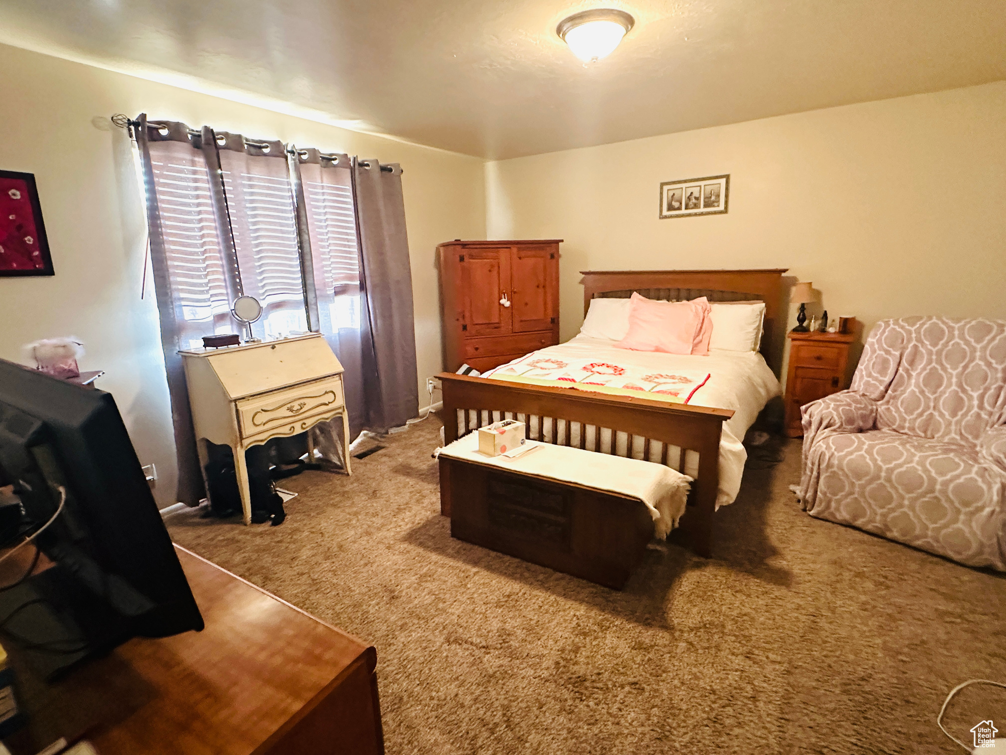 Bedroom with carpet