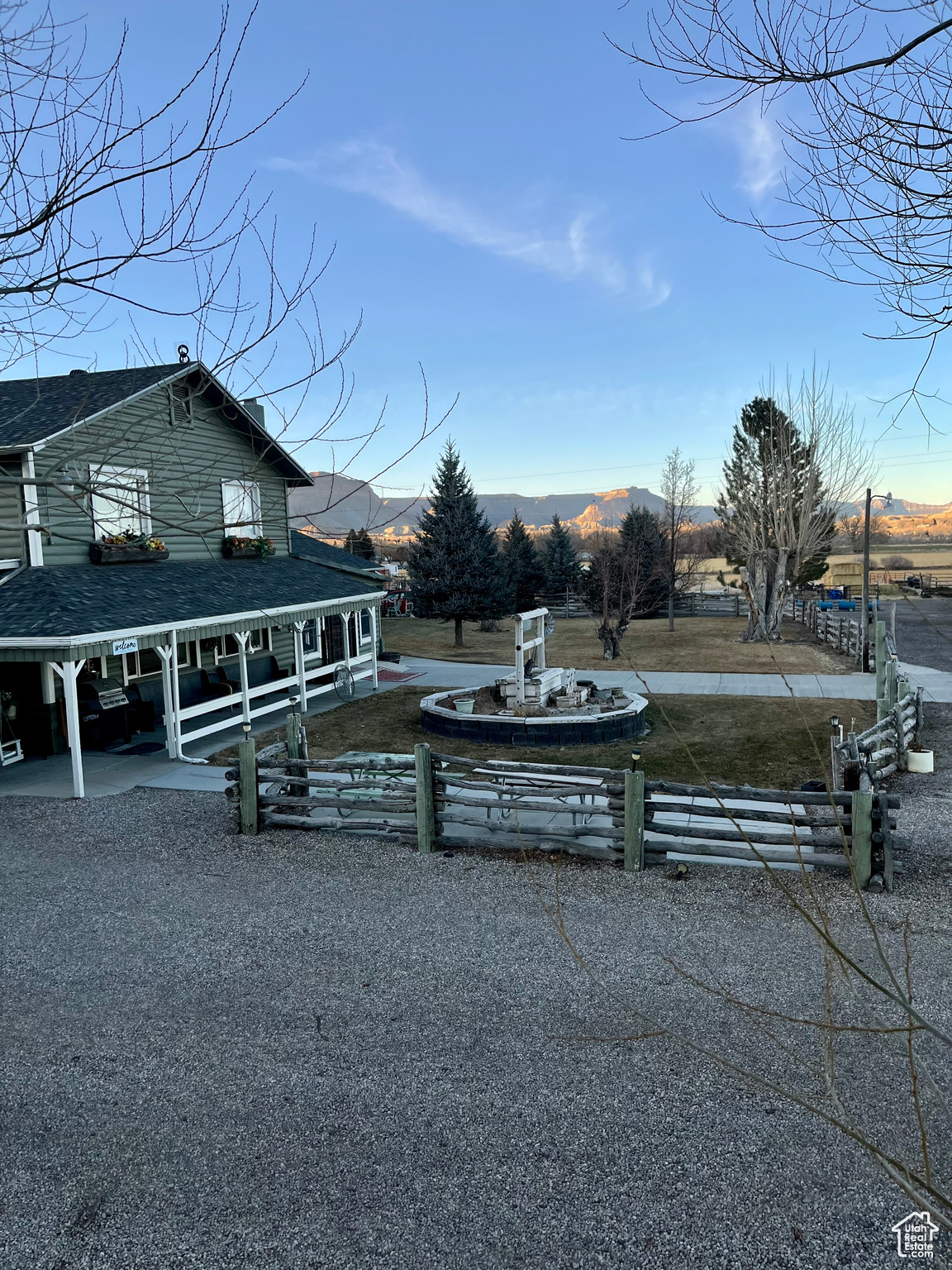View of yard featuring a mountain view