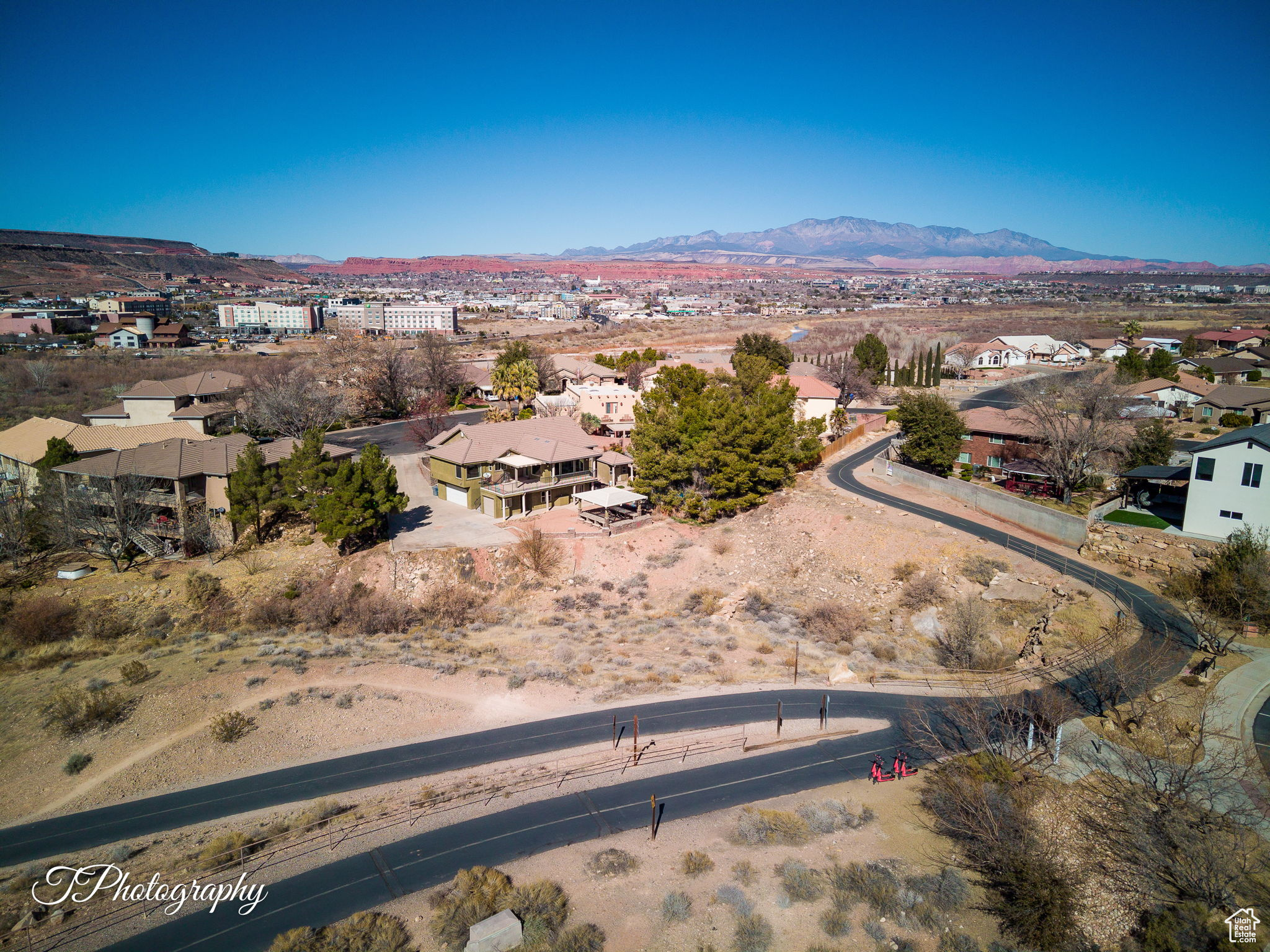Aerial view with a mountain view