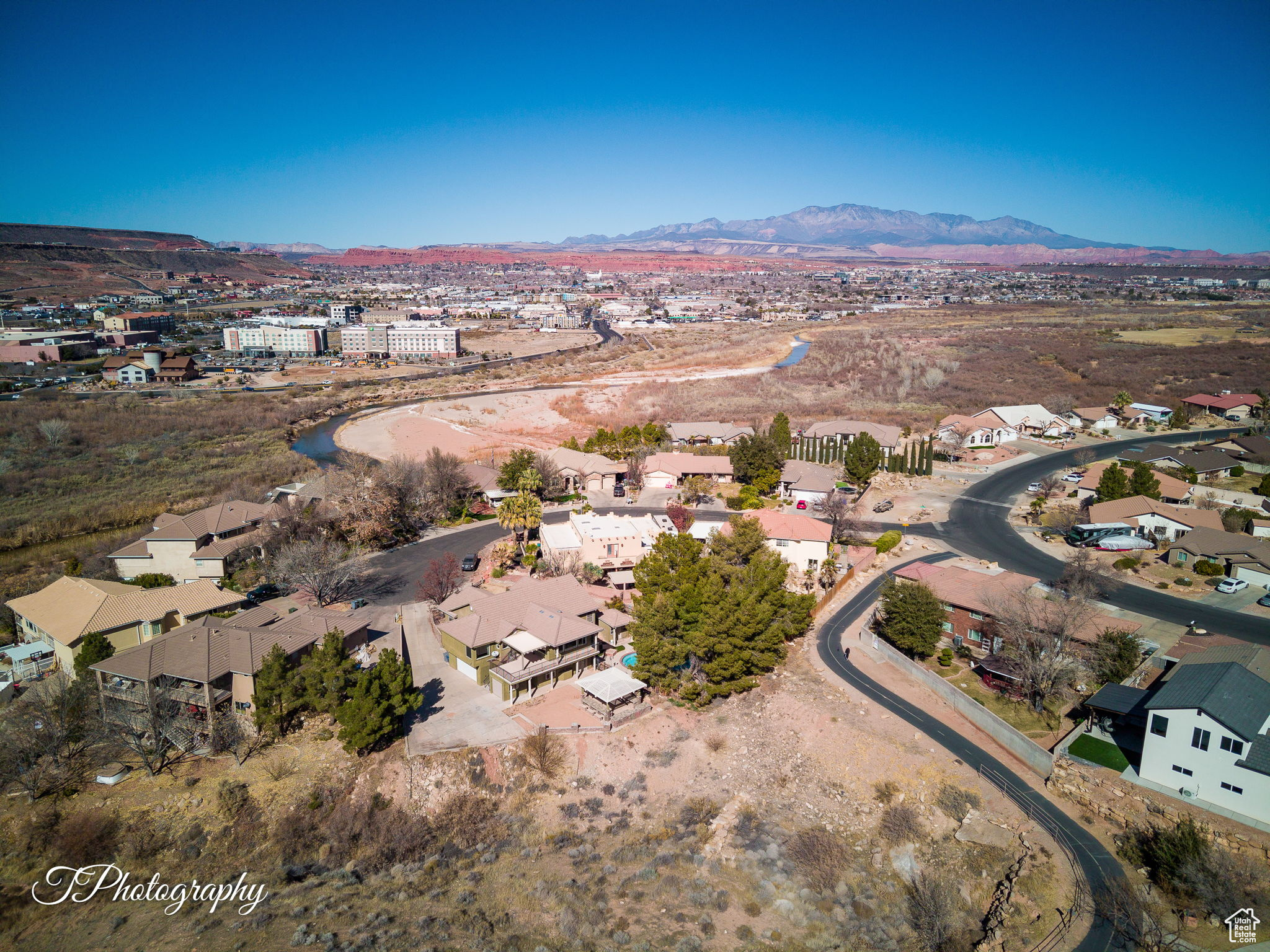 Aerial view with a mountain view