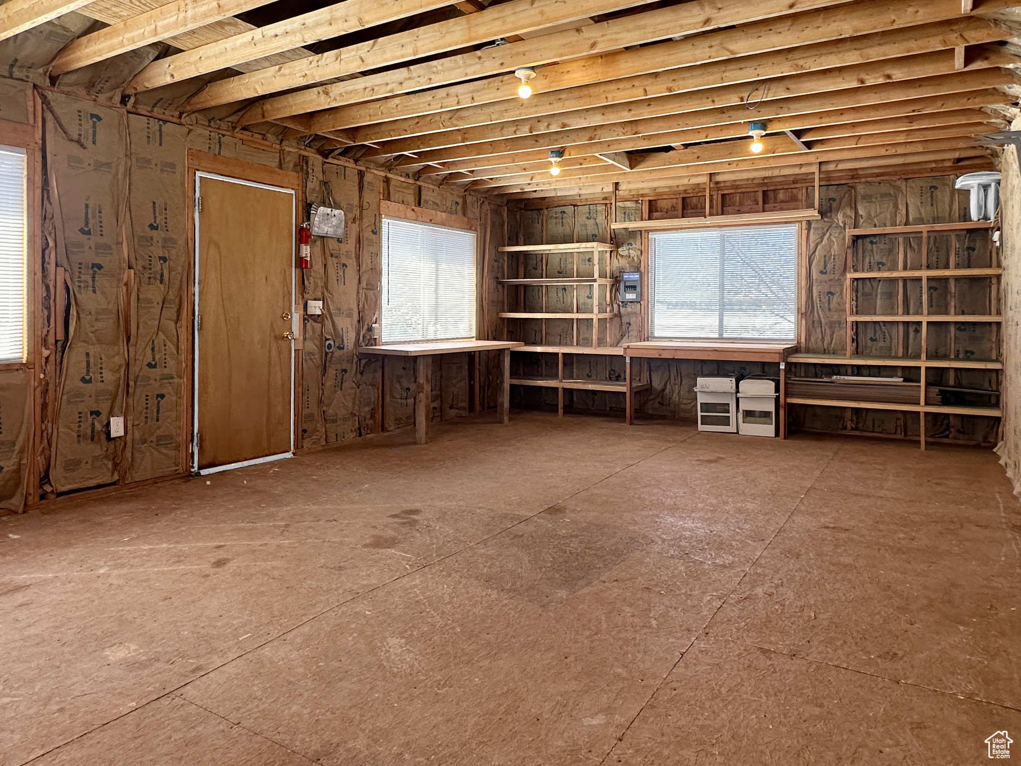 Miscellaneous room featuring a workshop area