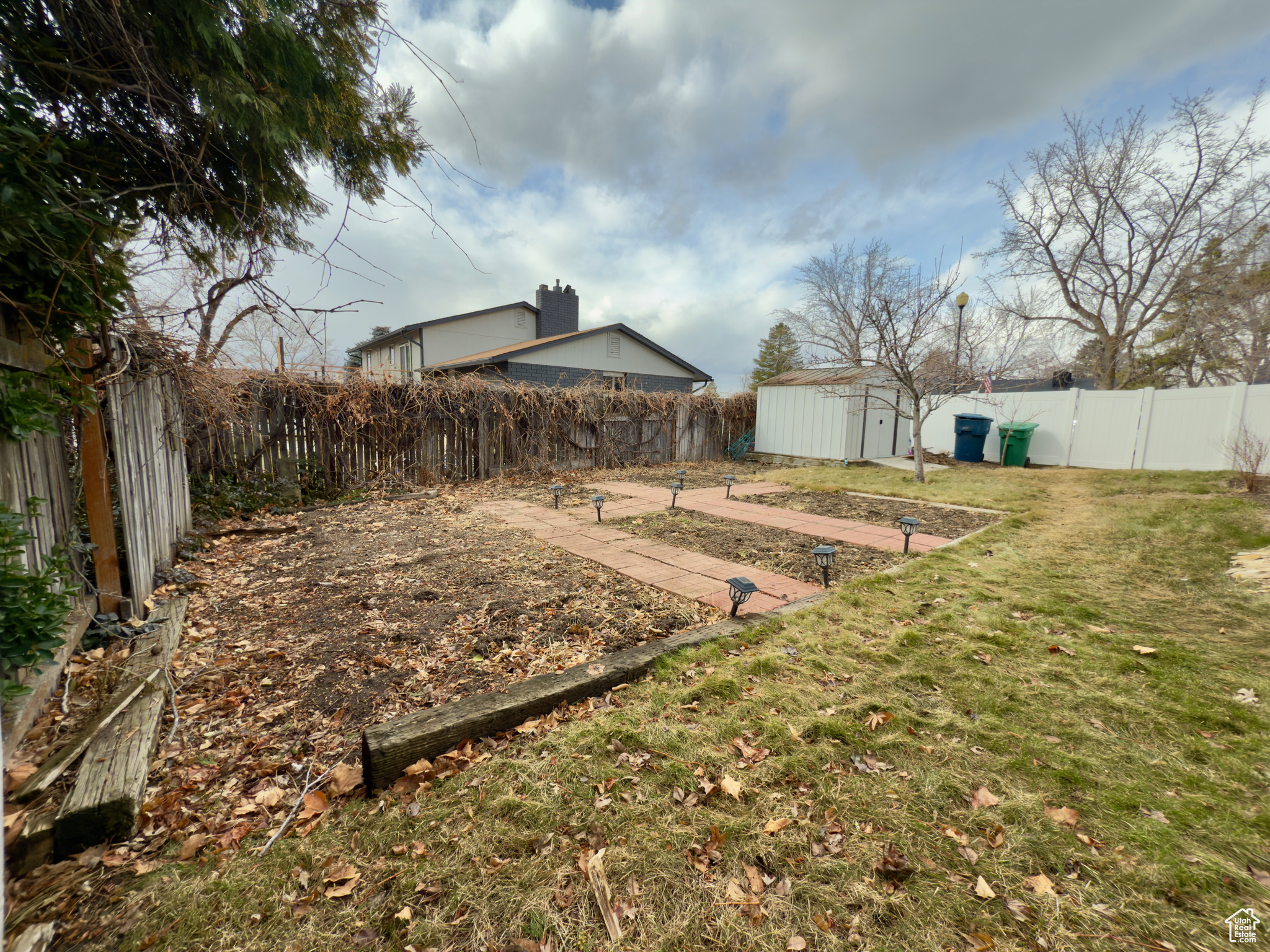 View of side yard/garden area