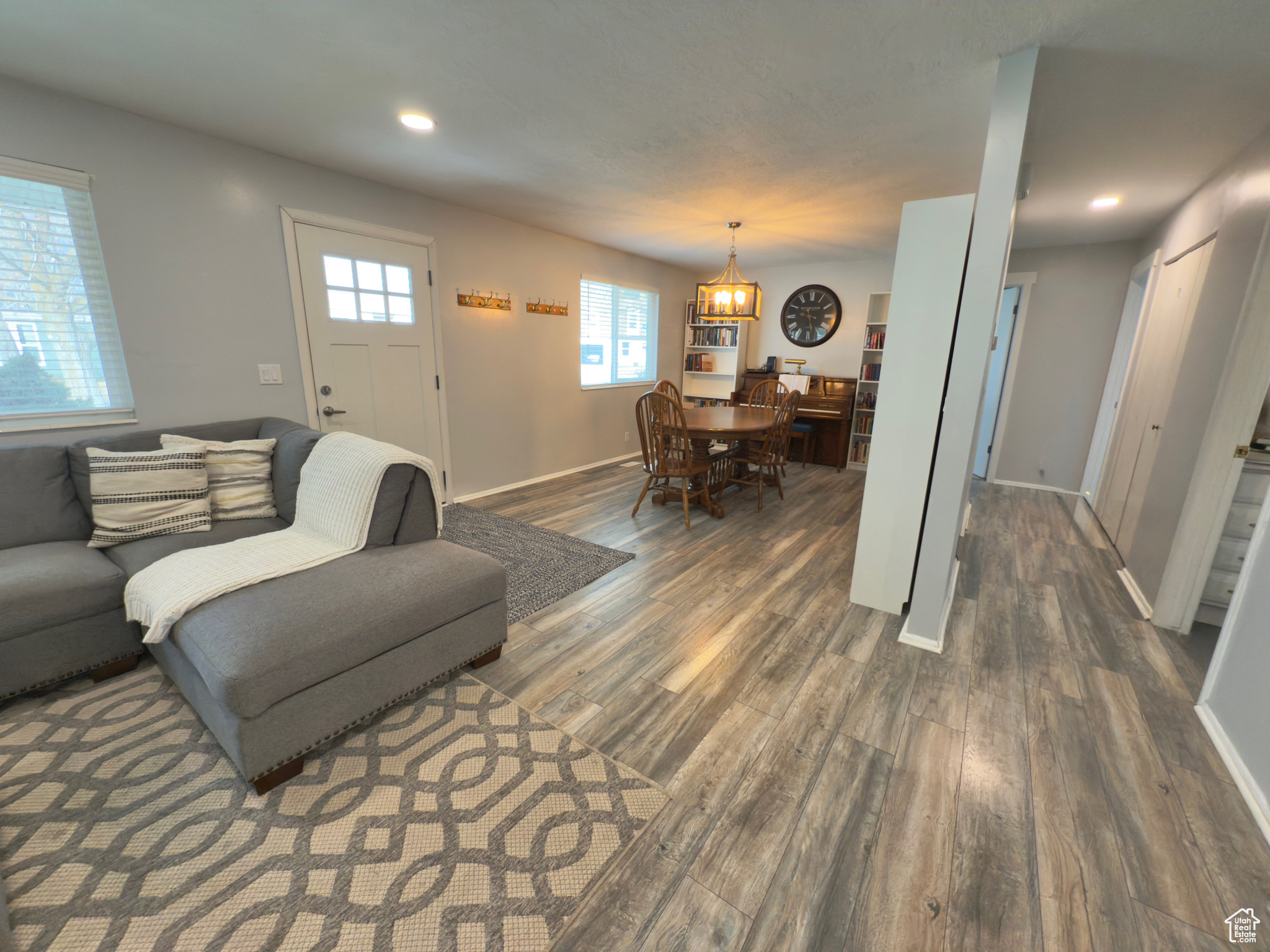 Living room/dining room and hallway