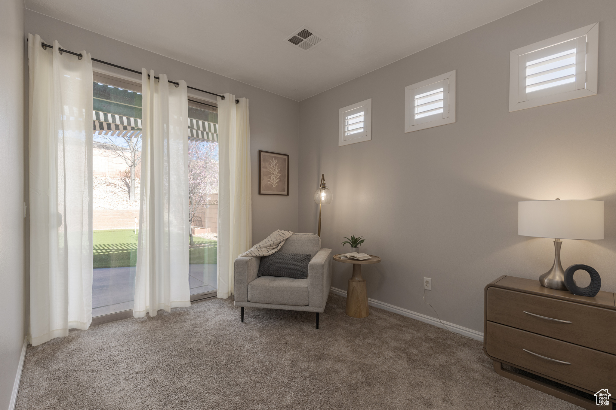 Primary bedroom sitting area
