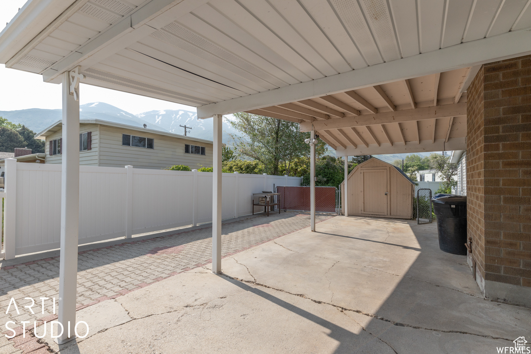 Photos from before Winter. Yard is in great shape!