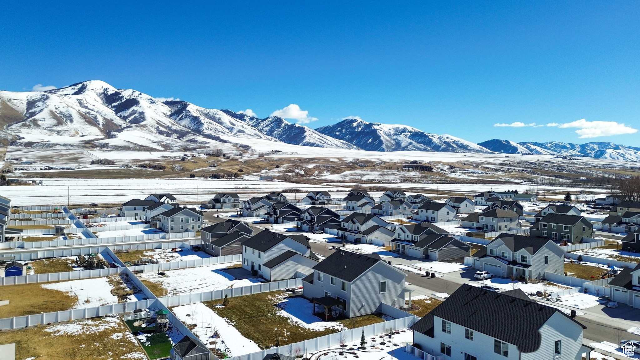 Mountain view featuring a residential view