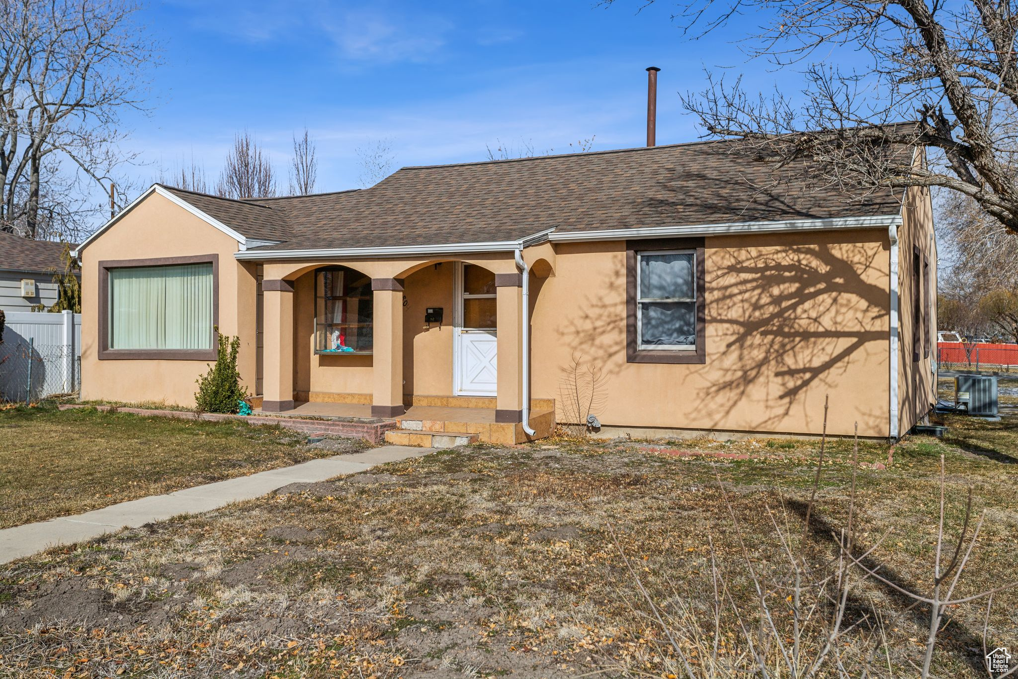 View of front of house featuring a porch and a front lawn