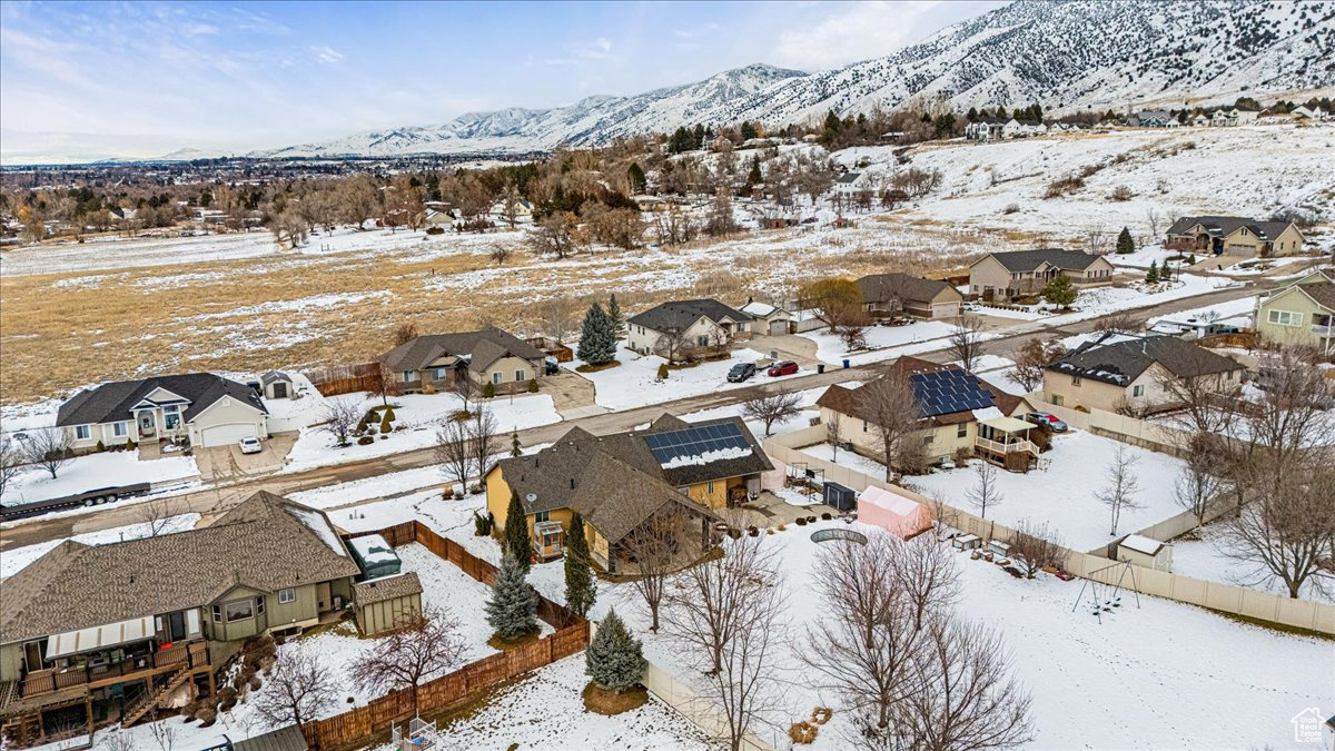 Snowy aerial view with a mountain view