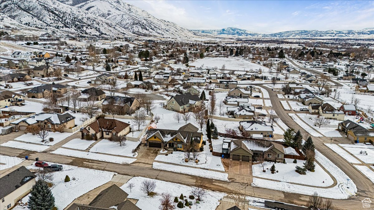 Snowy aerial view with a mountain view