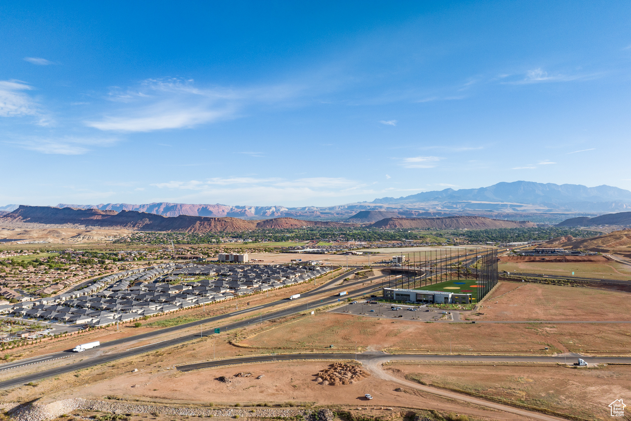Drone / aerial view featuring a mountain view