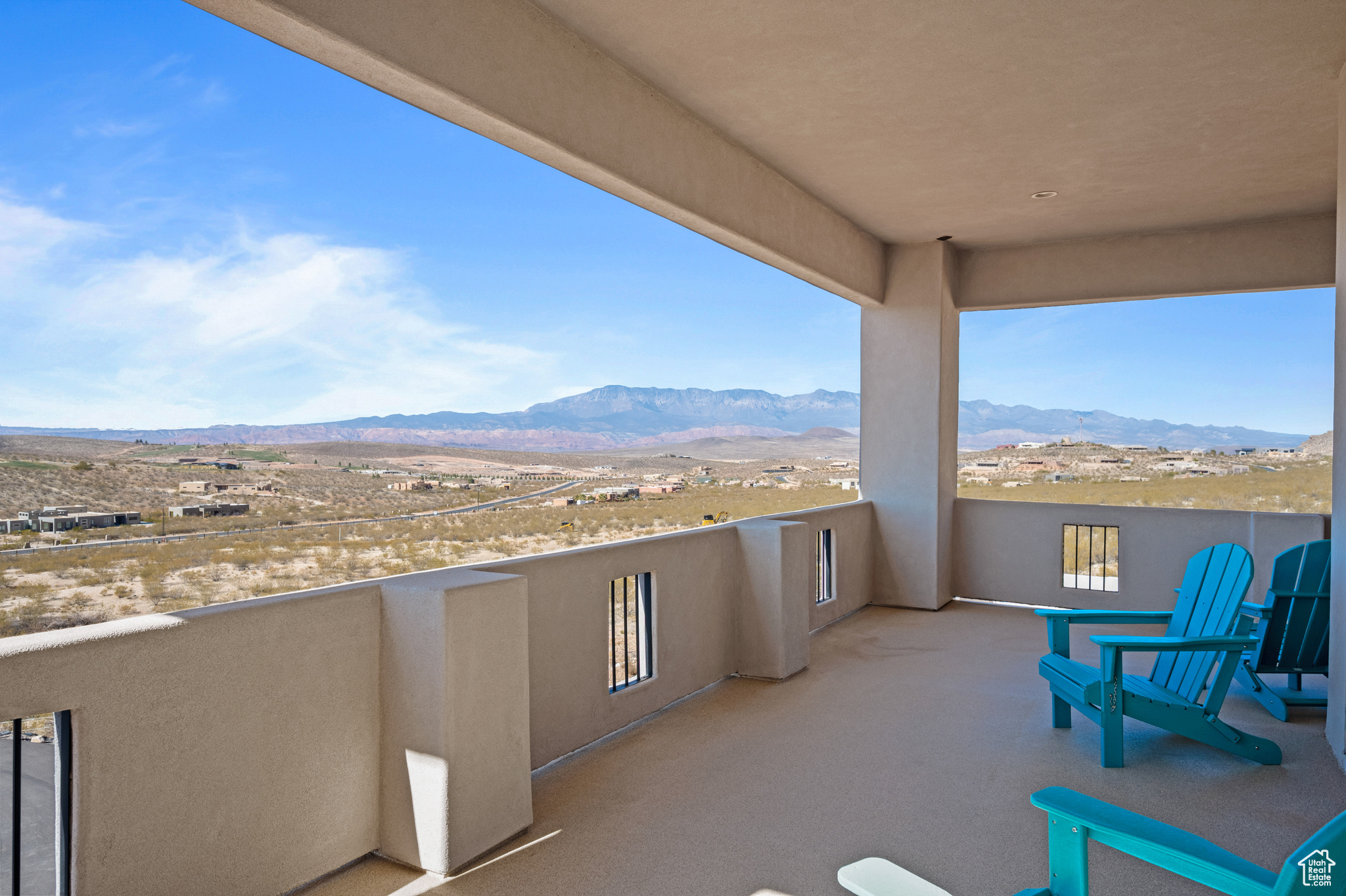 Balcony featuring a mountain view