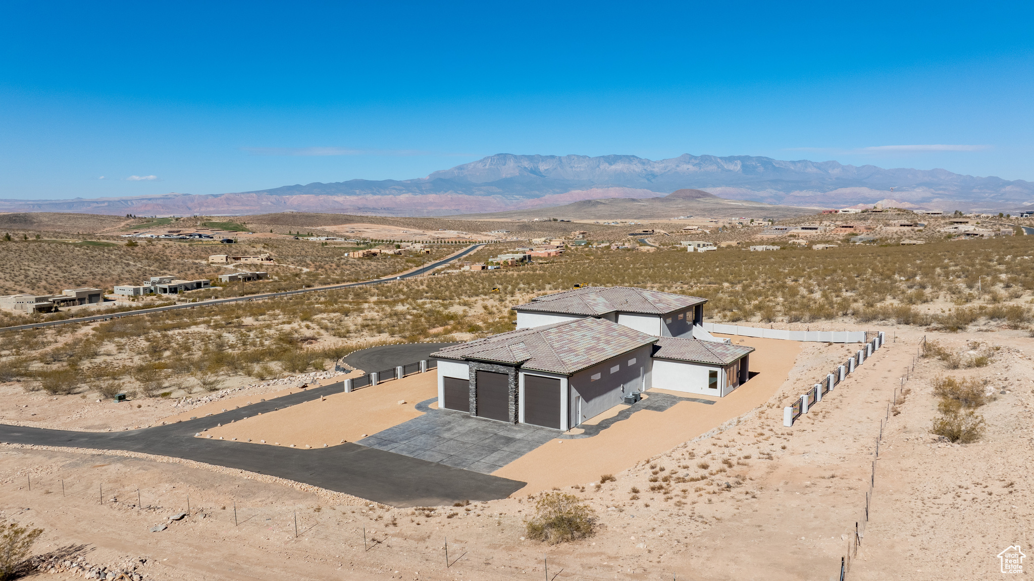 Aerial view with a mountain view