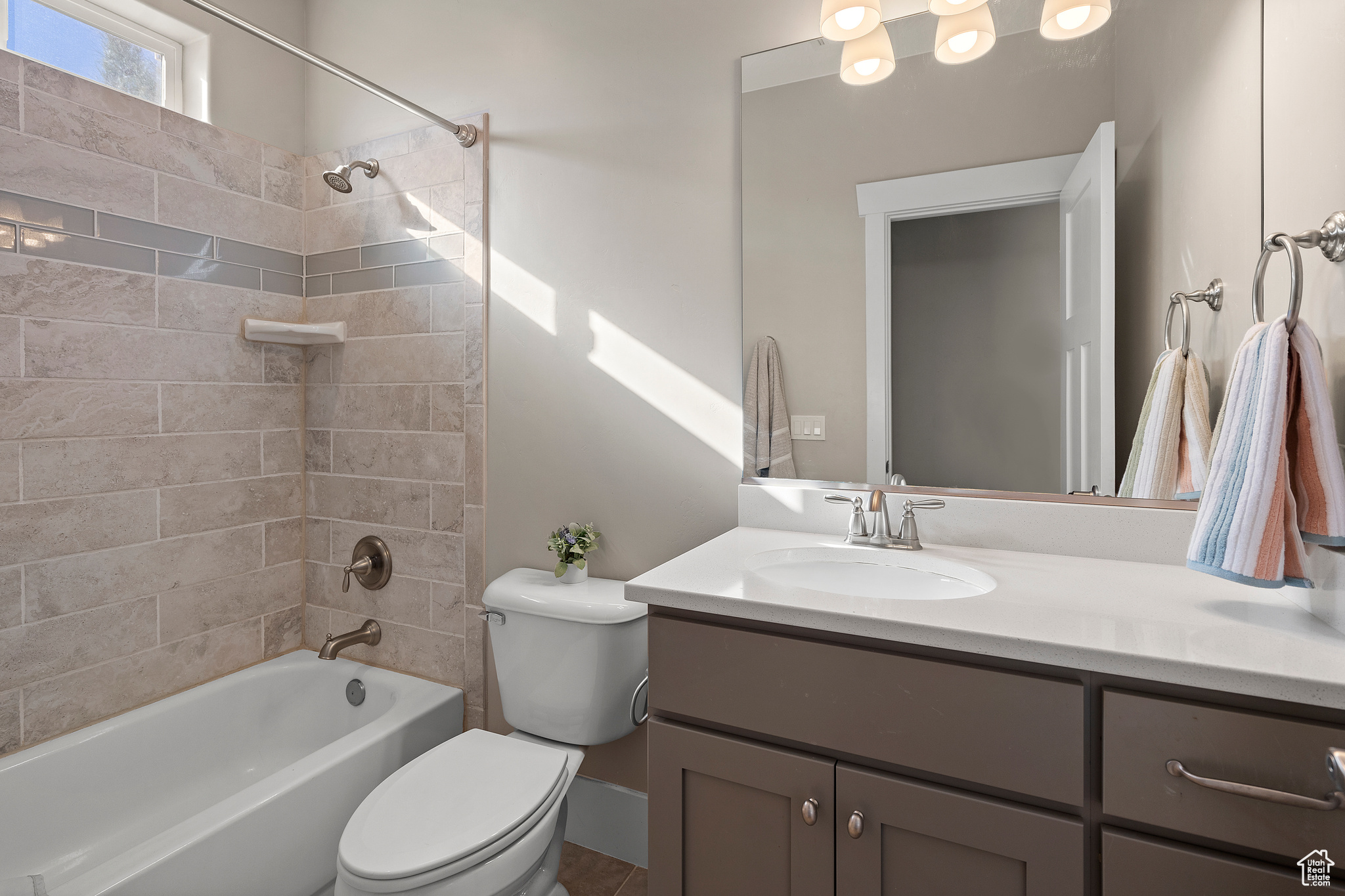 Guest Friendly Tub/Shower Combo