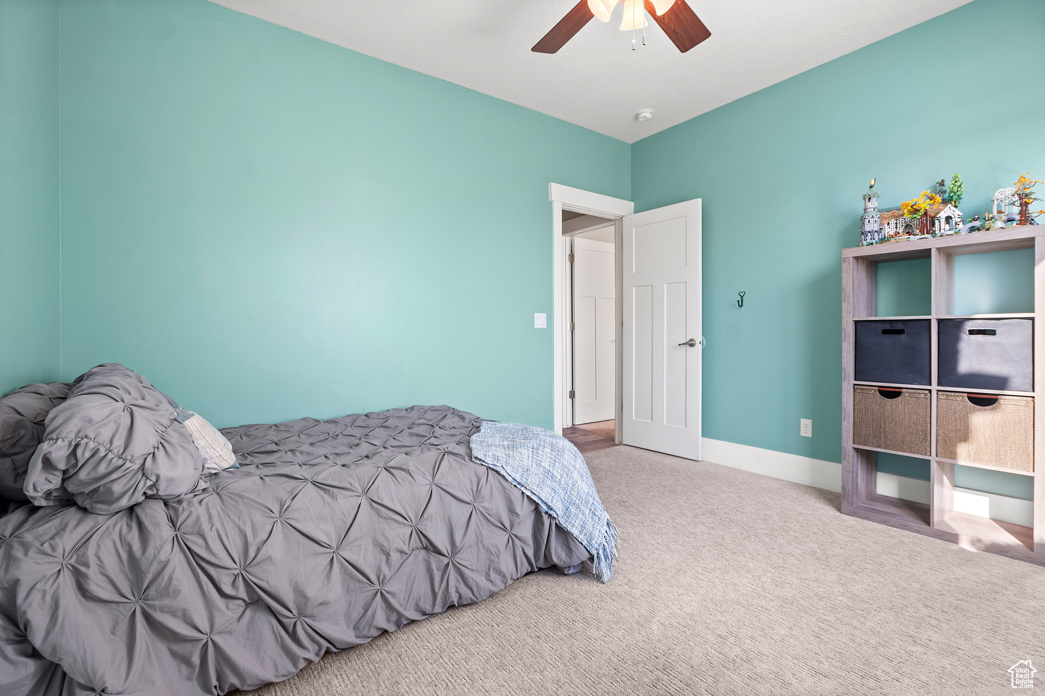 Spacious Room with Access to Shared Bathroom