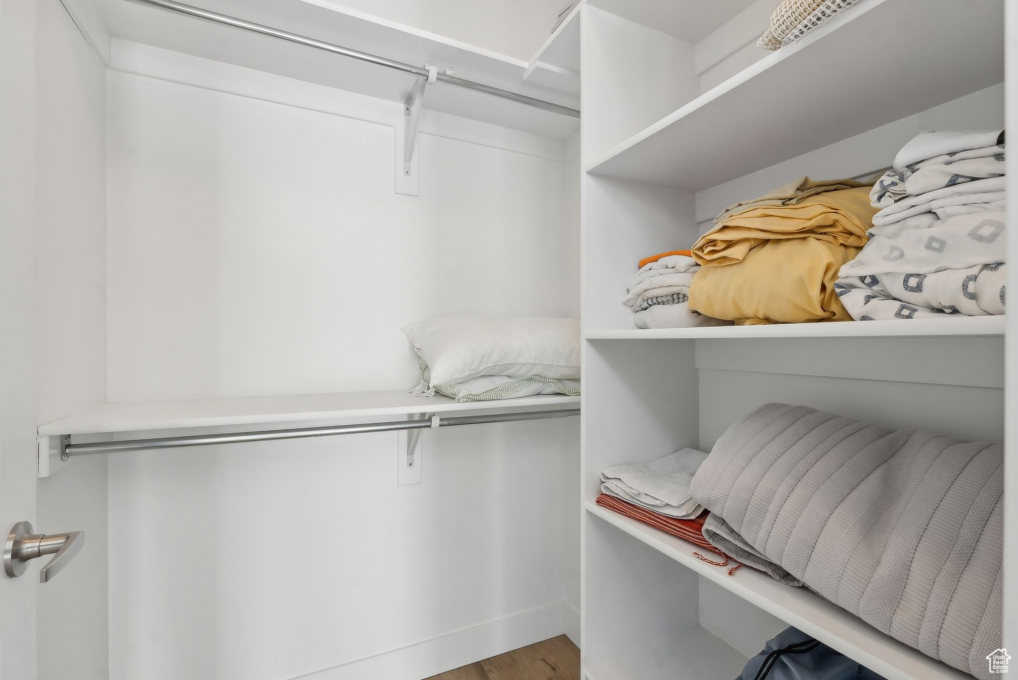 Spacious walk in  closet with hardwood / wood-style floors