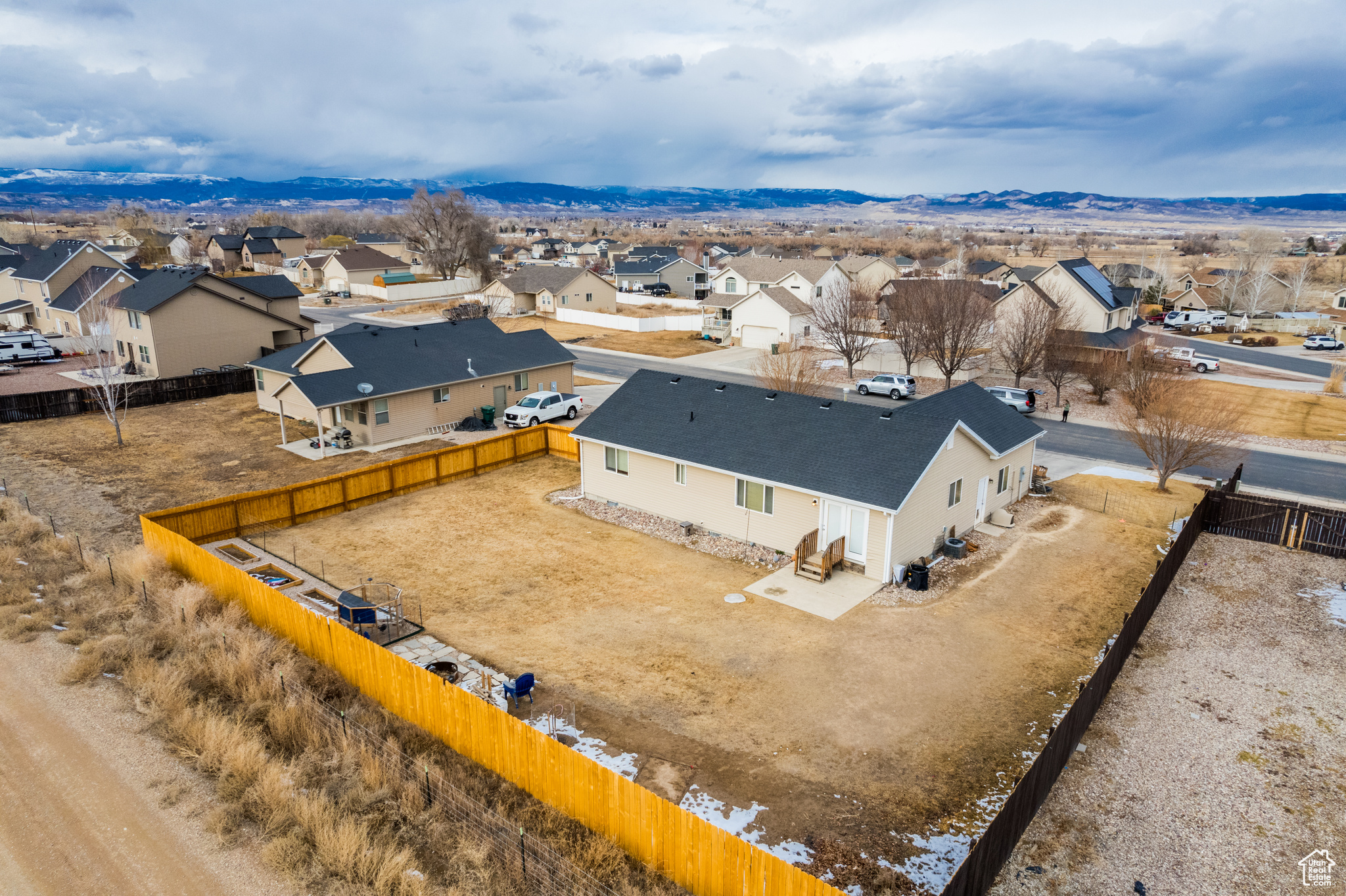 Bird's eye view featuring a mountain view