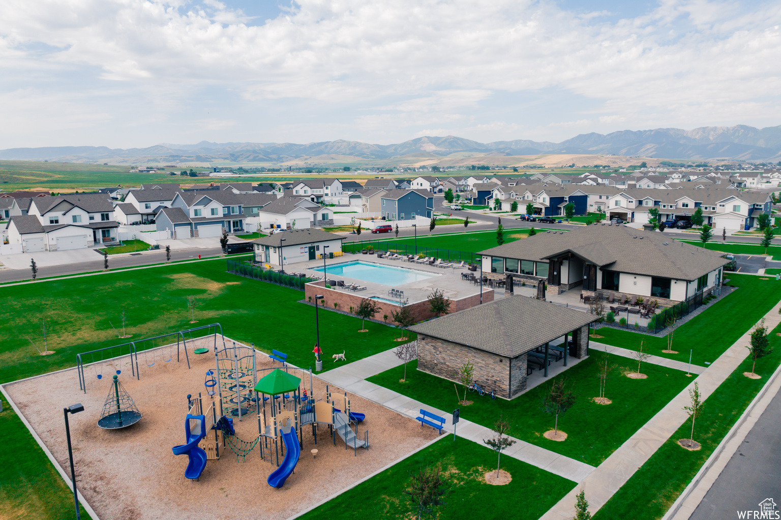 Bird's eye view with a residential view and a mountain view