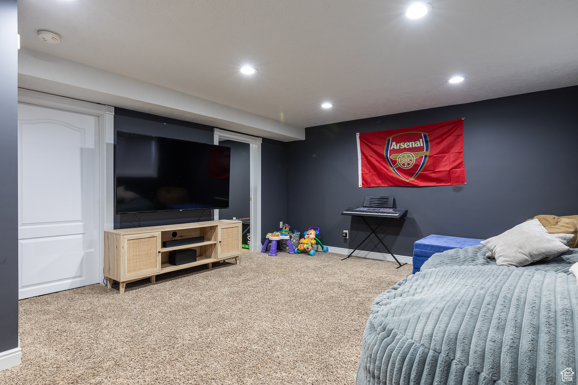 Bedroom with baseboards, carpet flooring, and recessed lighting