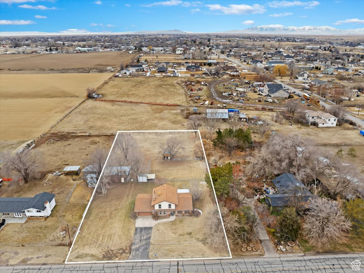 Bird's eye view with a mountain view and a residential view