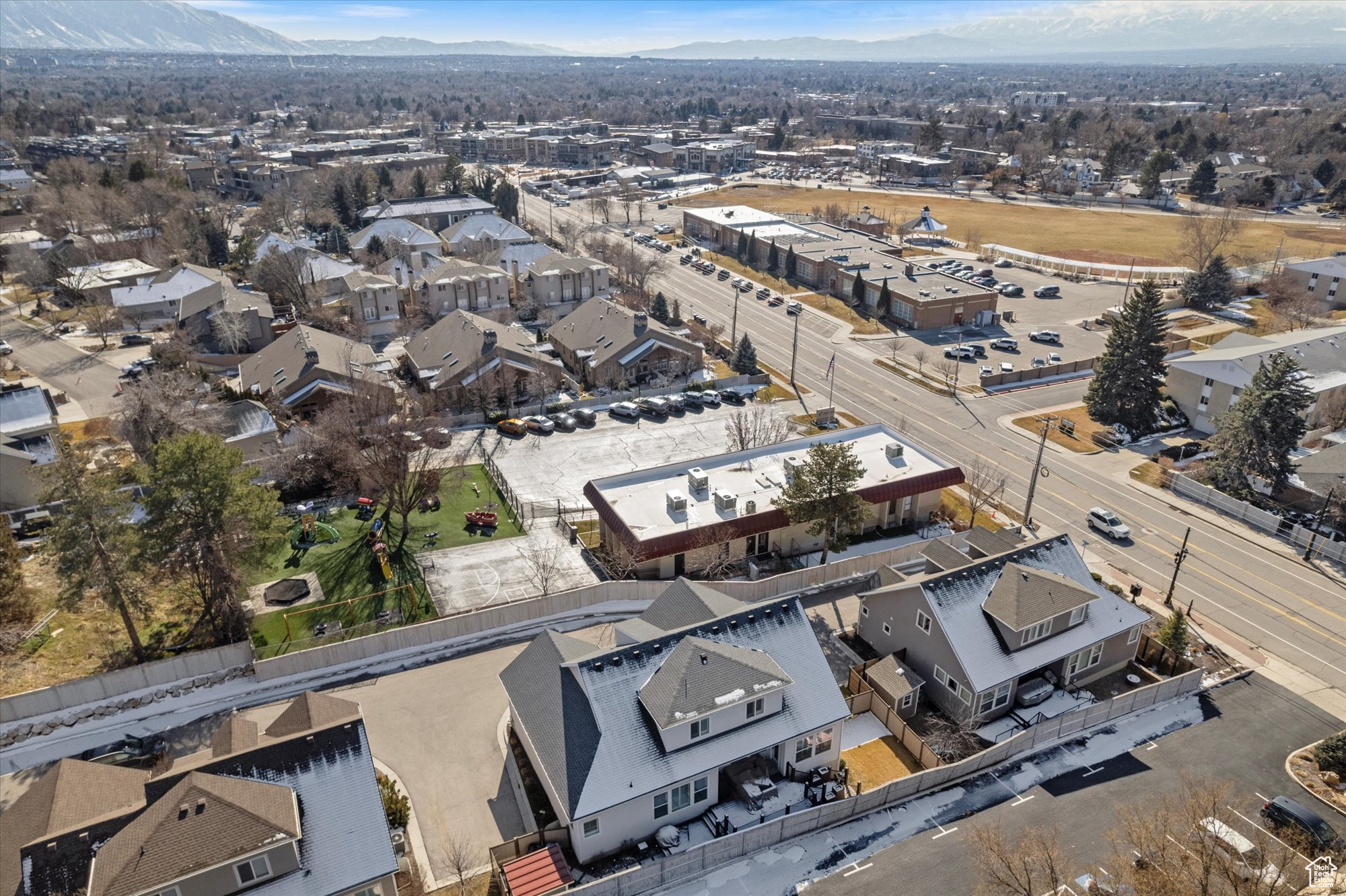 Bird's eye view featuring a mountain view