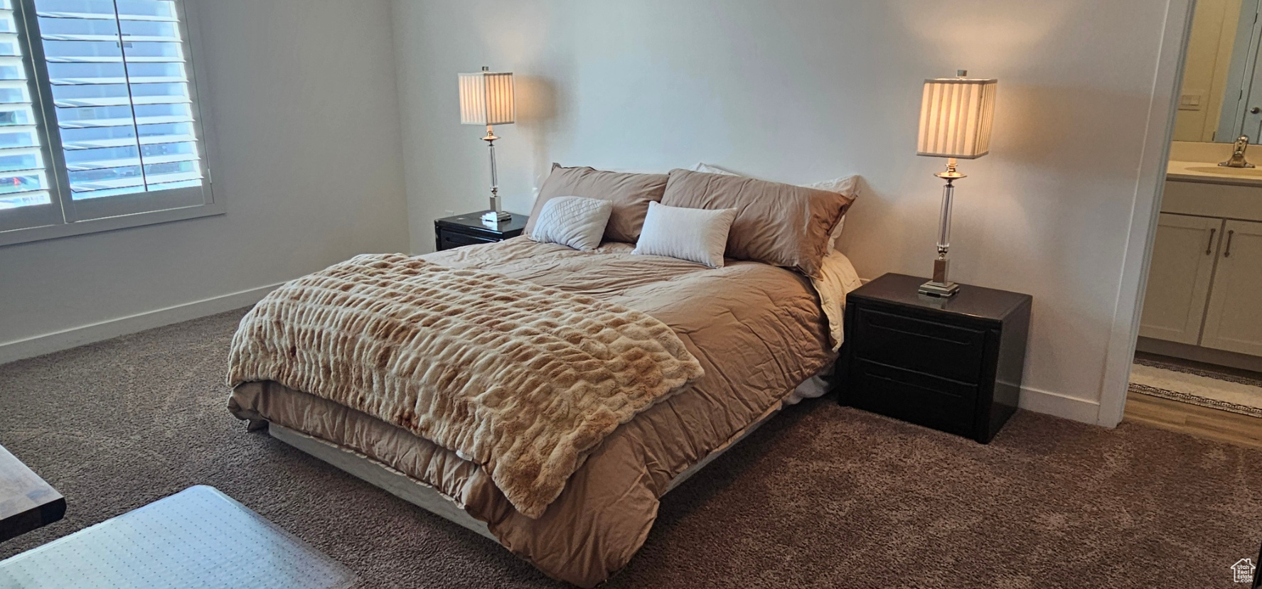 Large main Bedroom with 2 walk-in closets and beautiful view of the mountains