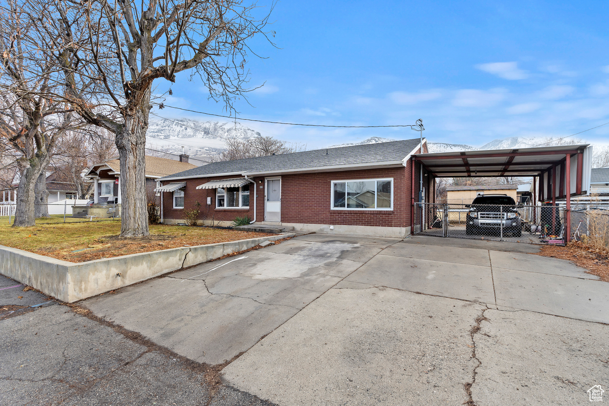 All brick home w/ 2 car carport