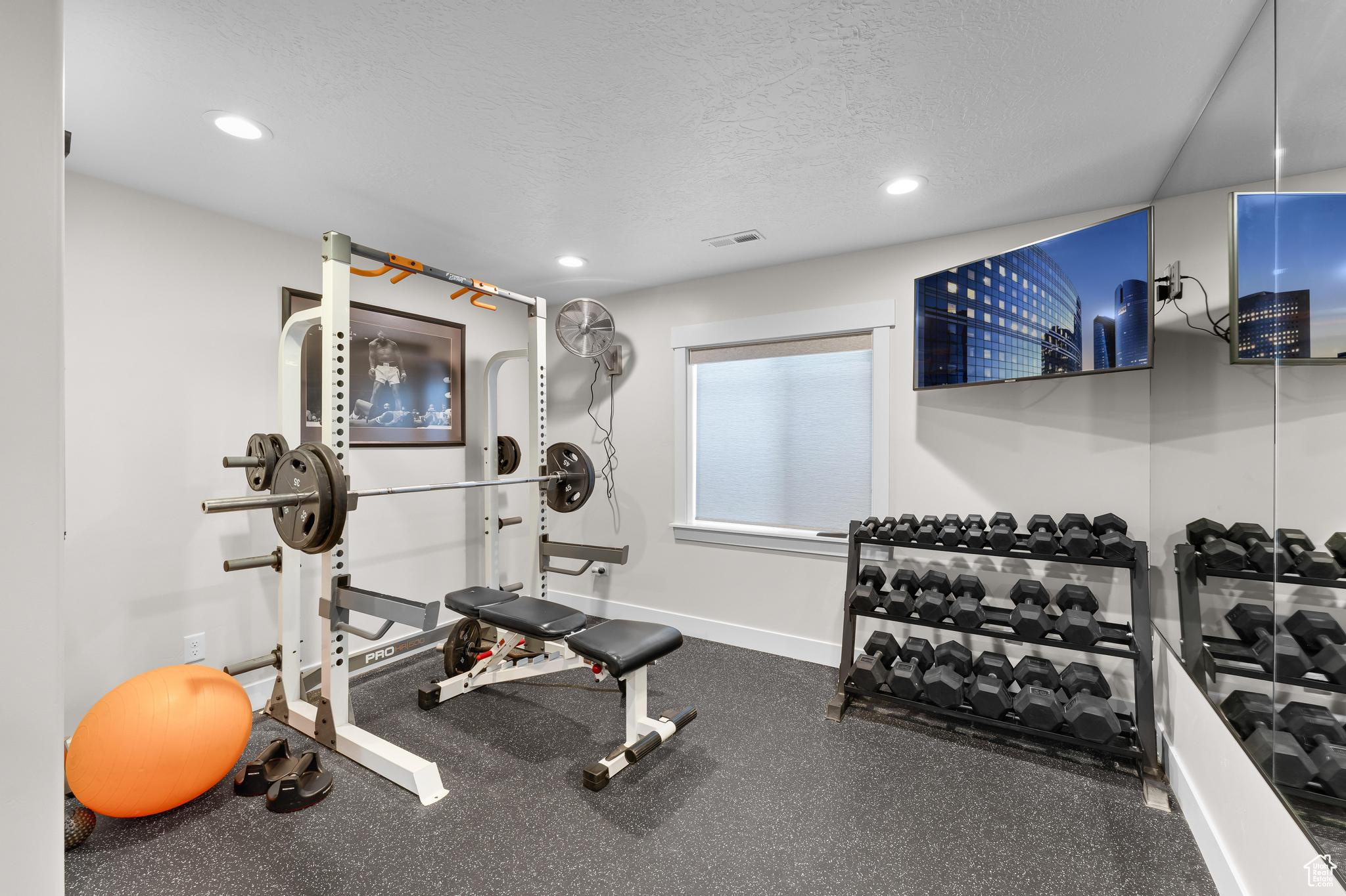 Workout room with a textured ceiling, recessed lighting, visible vents, and baseboards