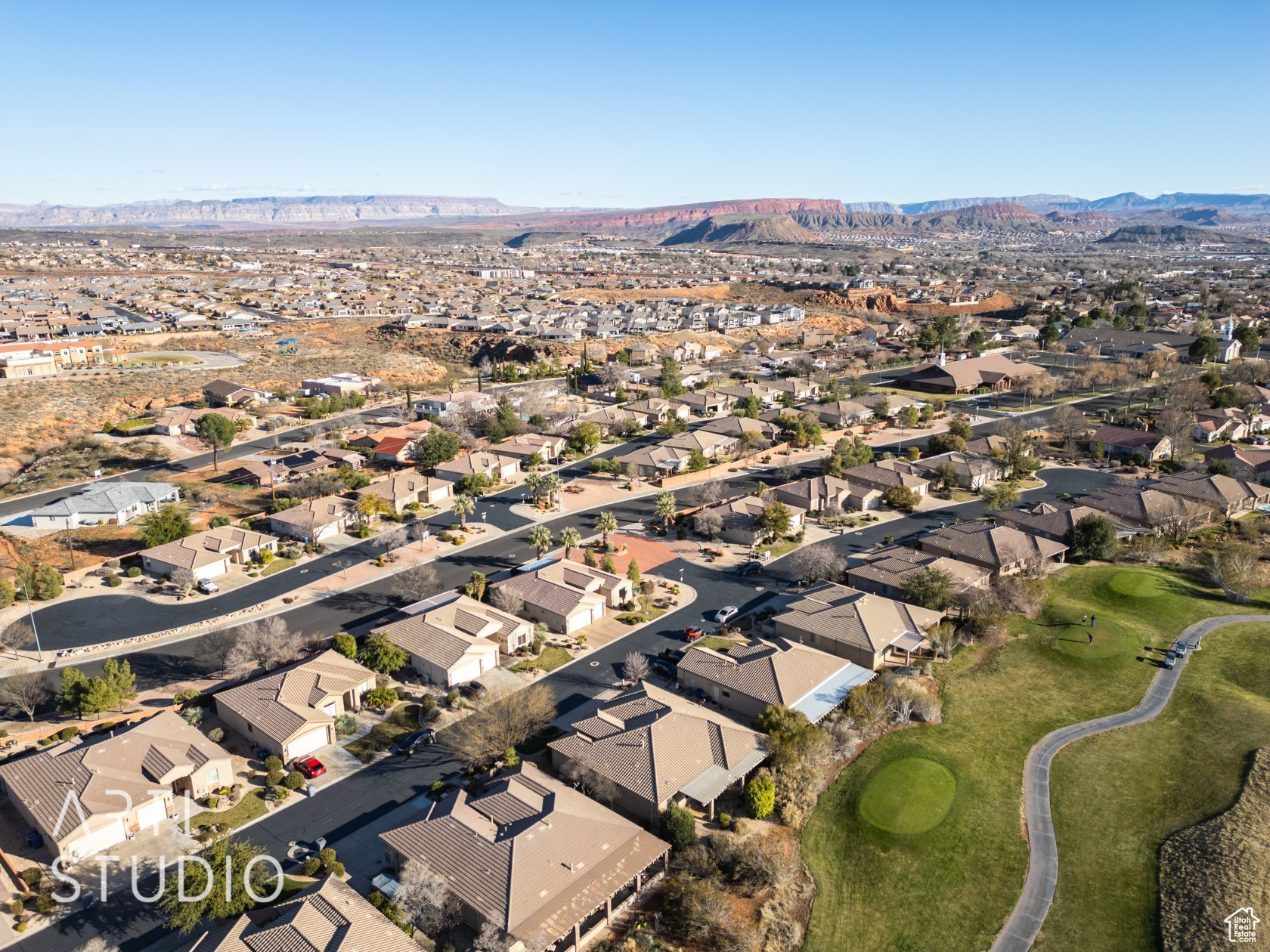Aerial view with a mountain view