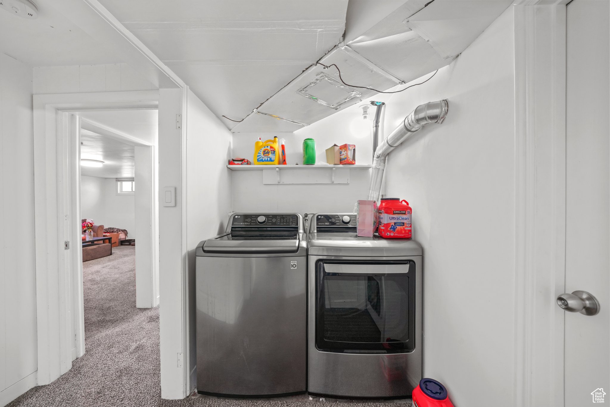 Laundry area featuring carpet floors, laundry area, and washing machine and clothes dryer