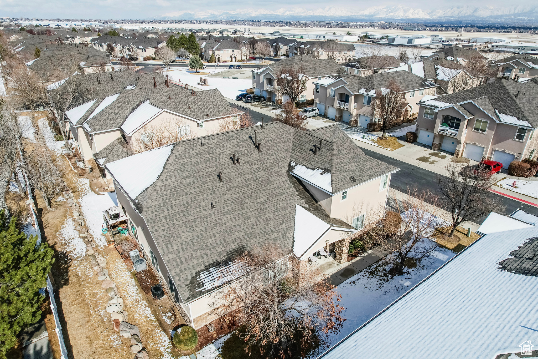 Birds eye view of property featuring a residential view