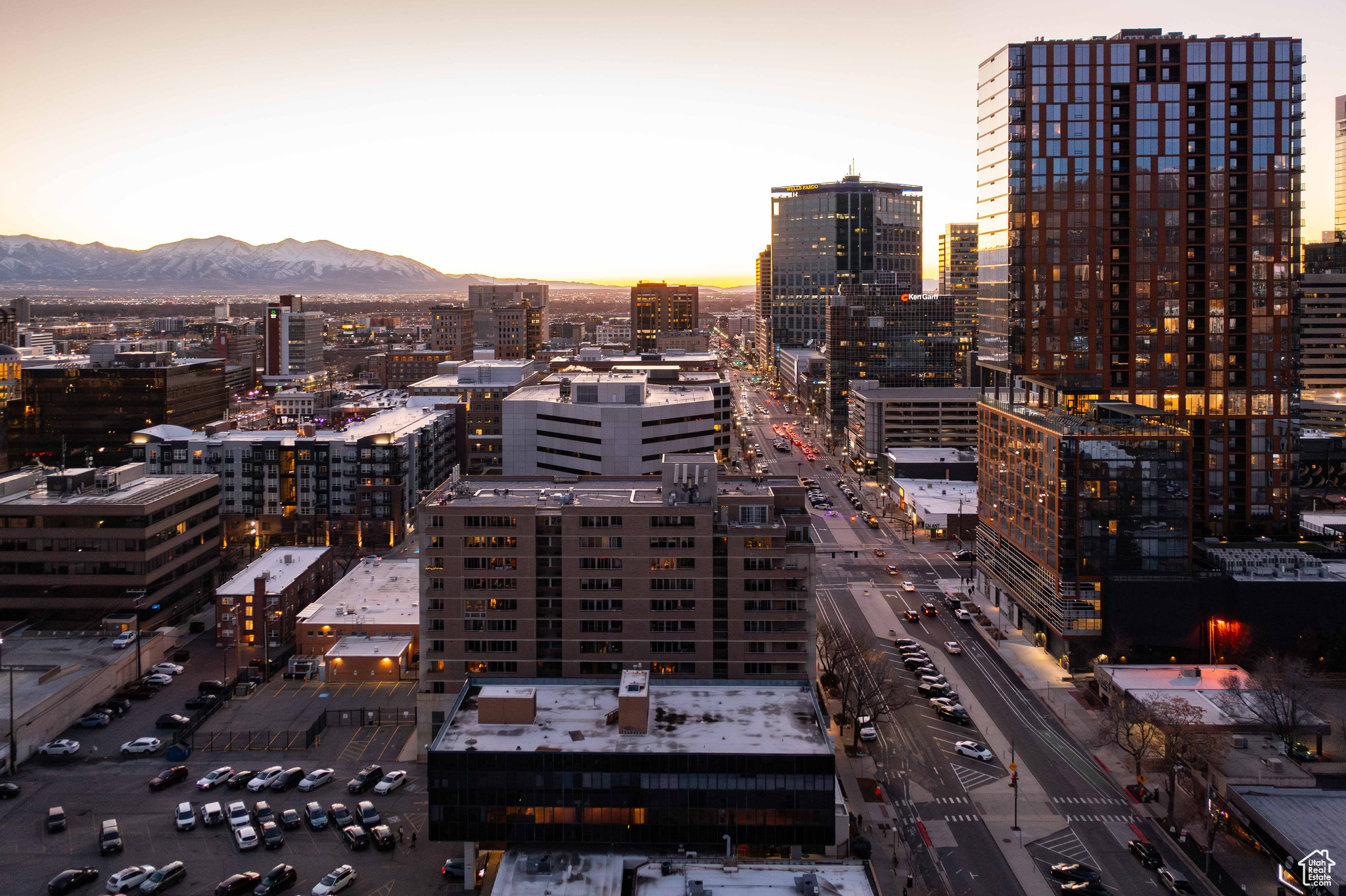 City view with a mountain view
