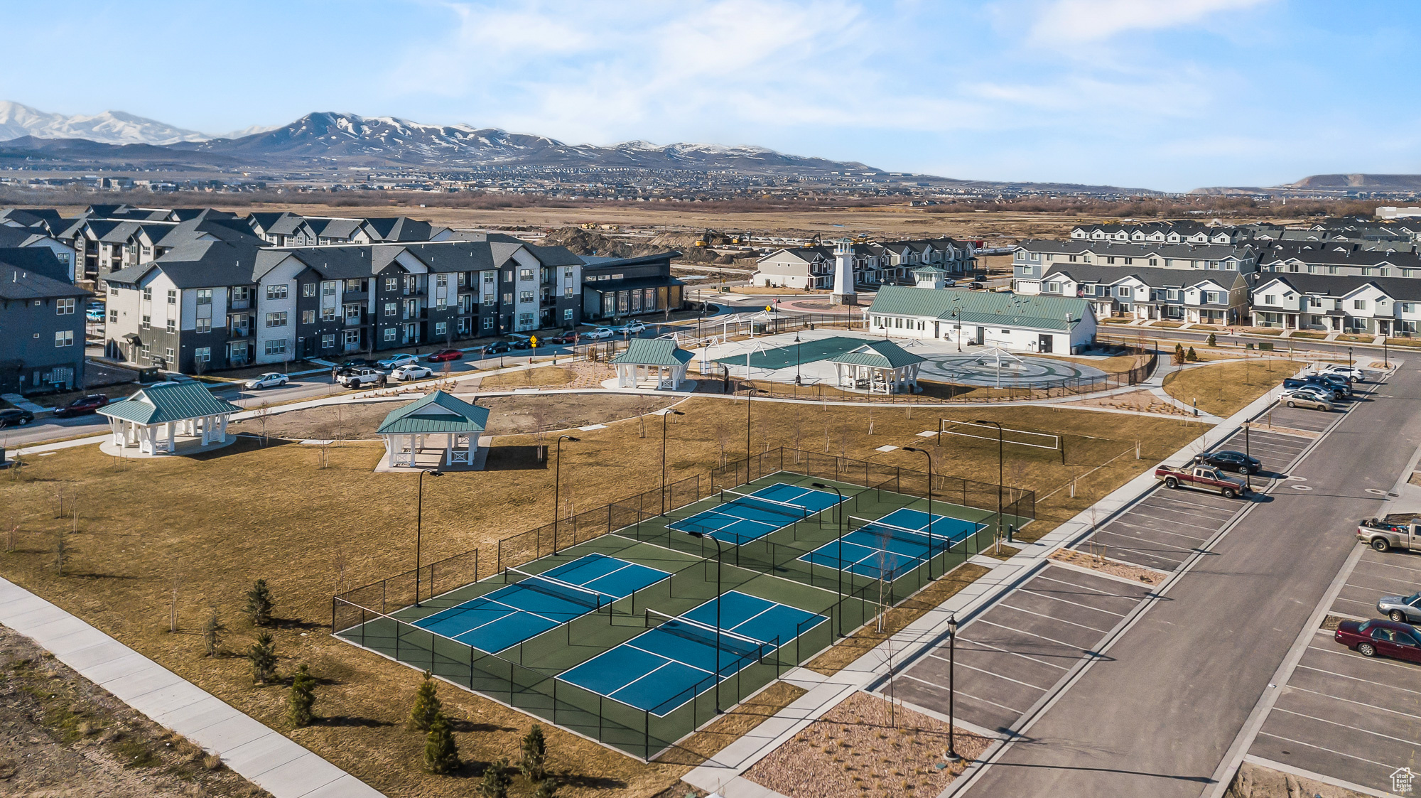Bird's eye view featuring a residential view and a mountain view
