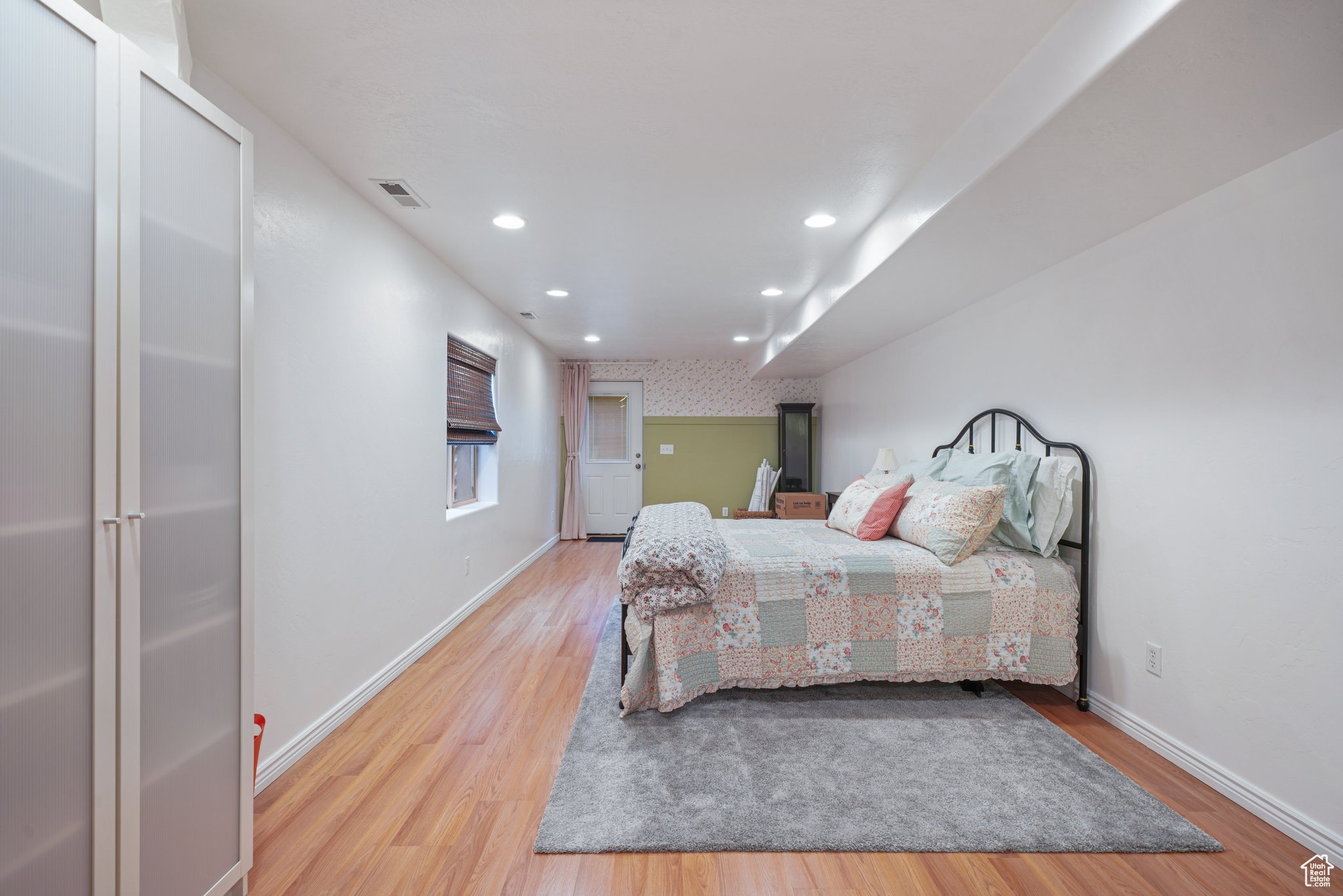 Bedroom featuring light wood-style flooring, visible vents, baseboards, and recessed lighting