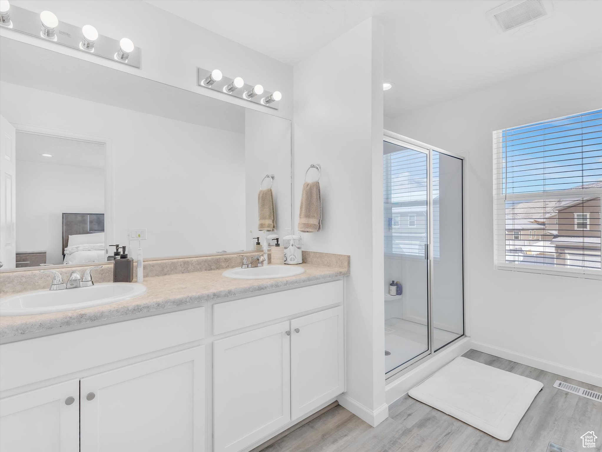 Ensuite bathroom featuring visible vents, a sink, and ensuite bath