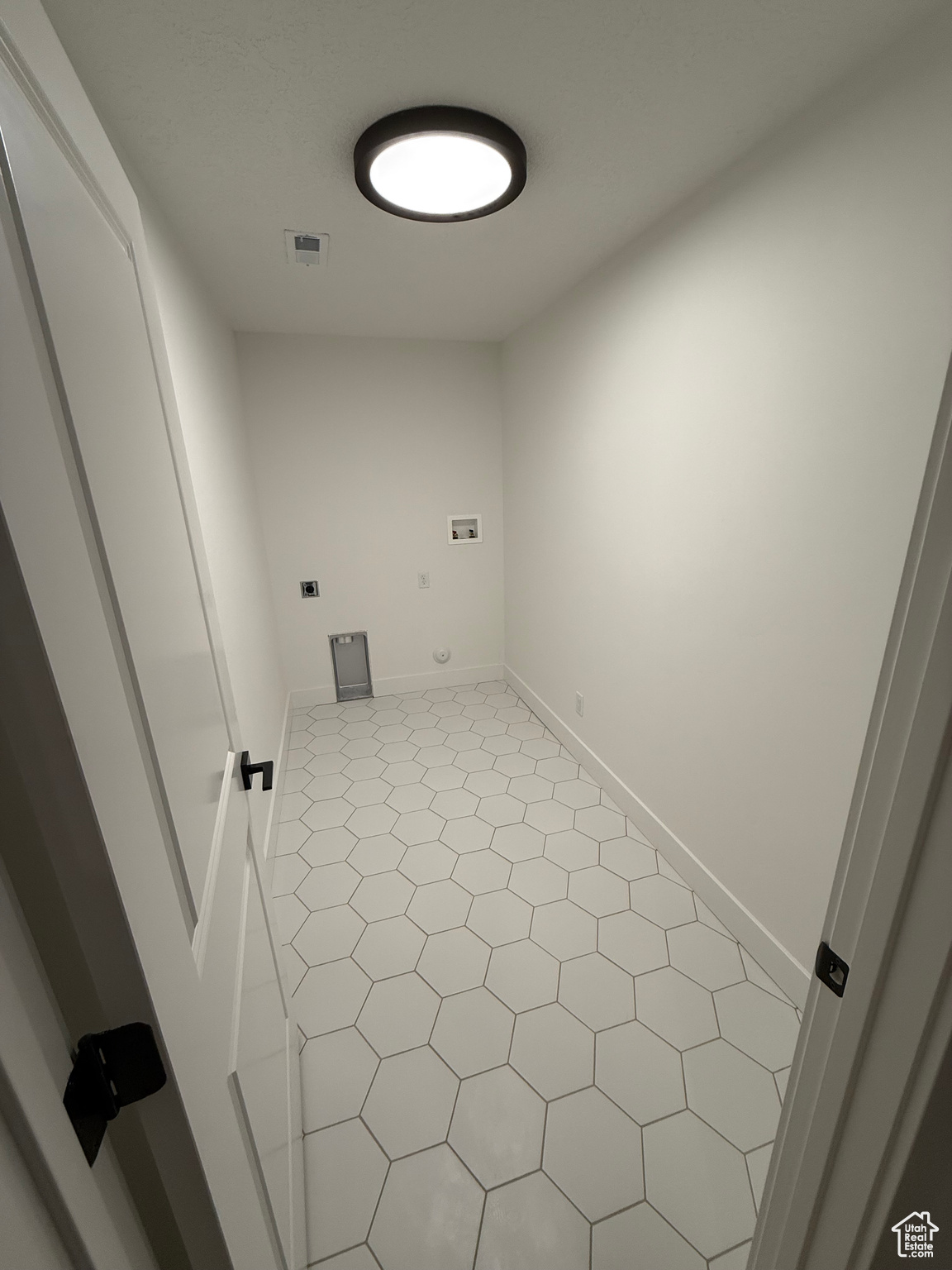 Washroom featuring hookup for a washing machine, visible vents, hookup for an electric dryer, laundry area, and baseboards