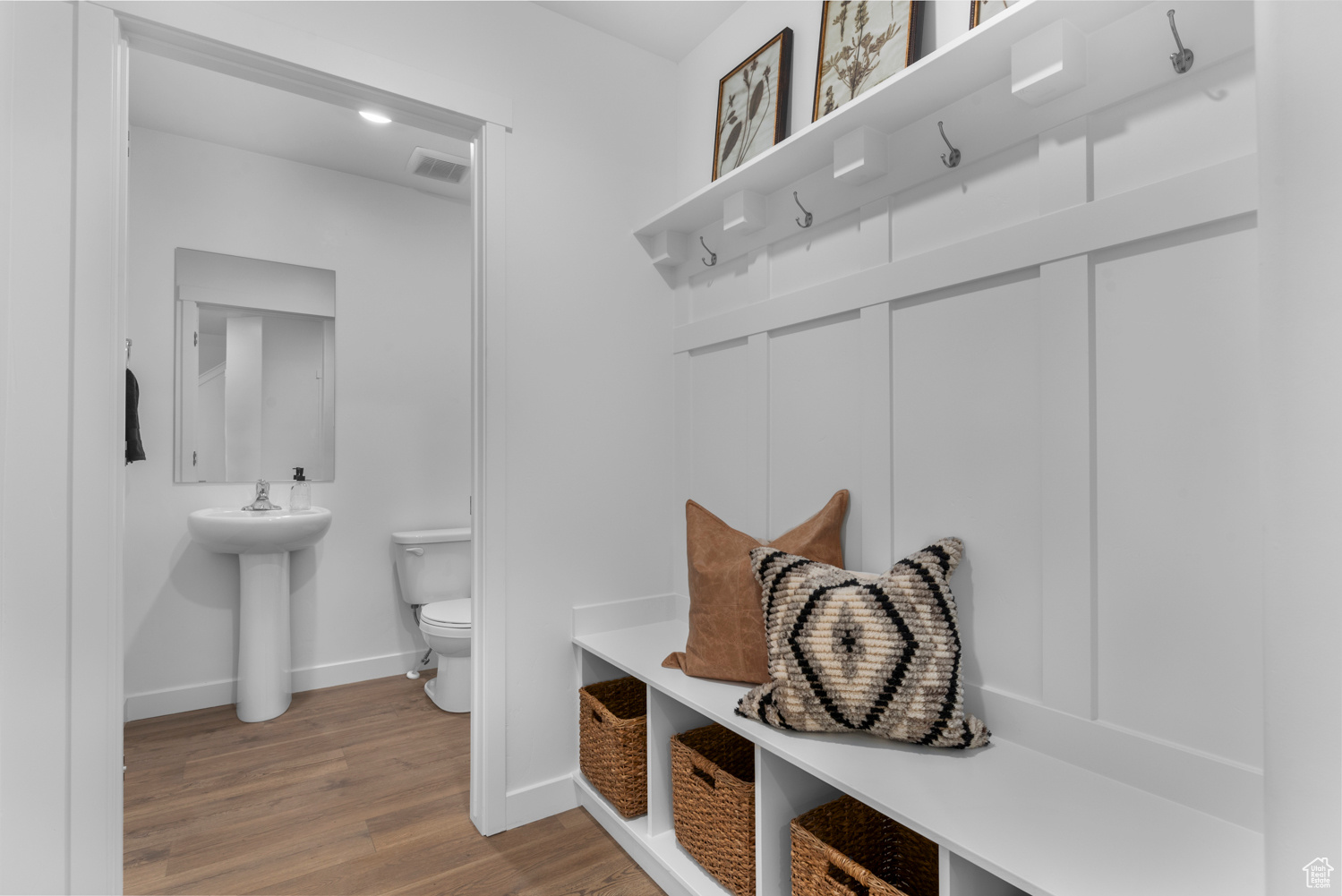 Mudroom featuring light wood-style floors, visible vents, a sink, and baseboards