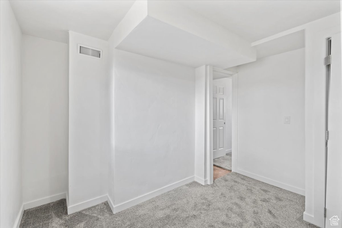 Unfurnished bedroom featuring carpet floors, visible vents, and baseboards
