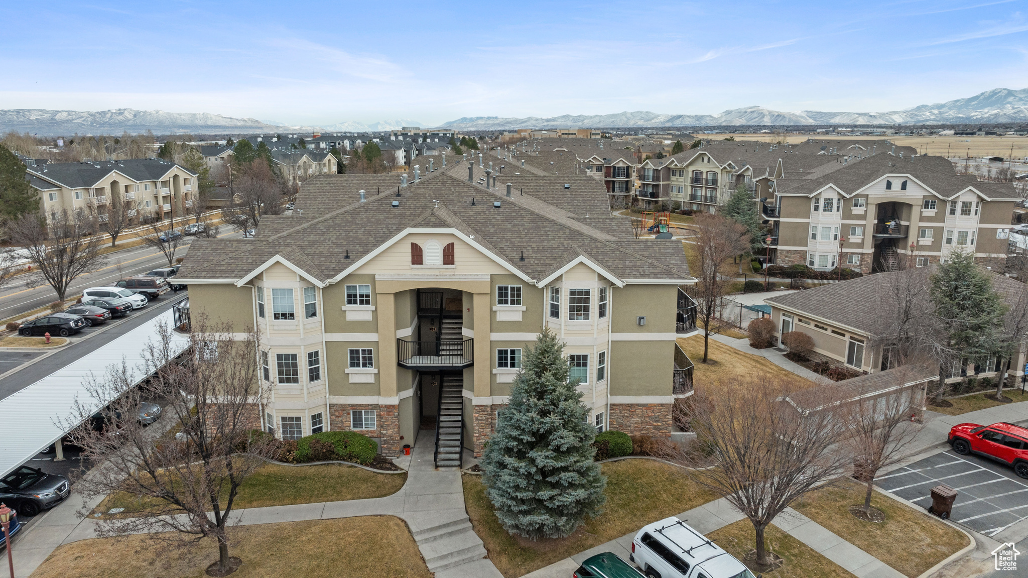 Aerial view with a residential view and a mountain view