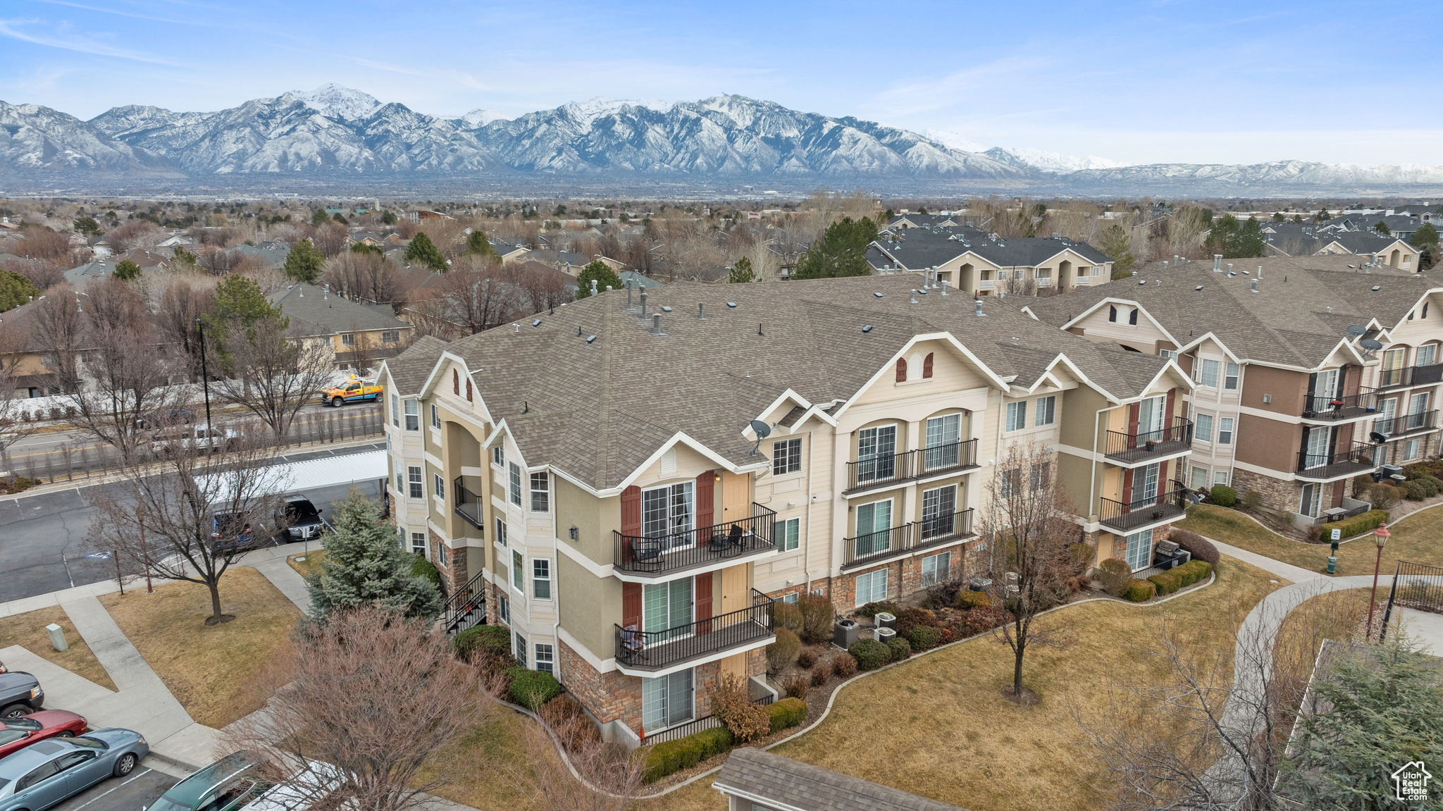 Drone / aerial view featuring a residential view and a mountain view