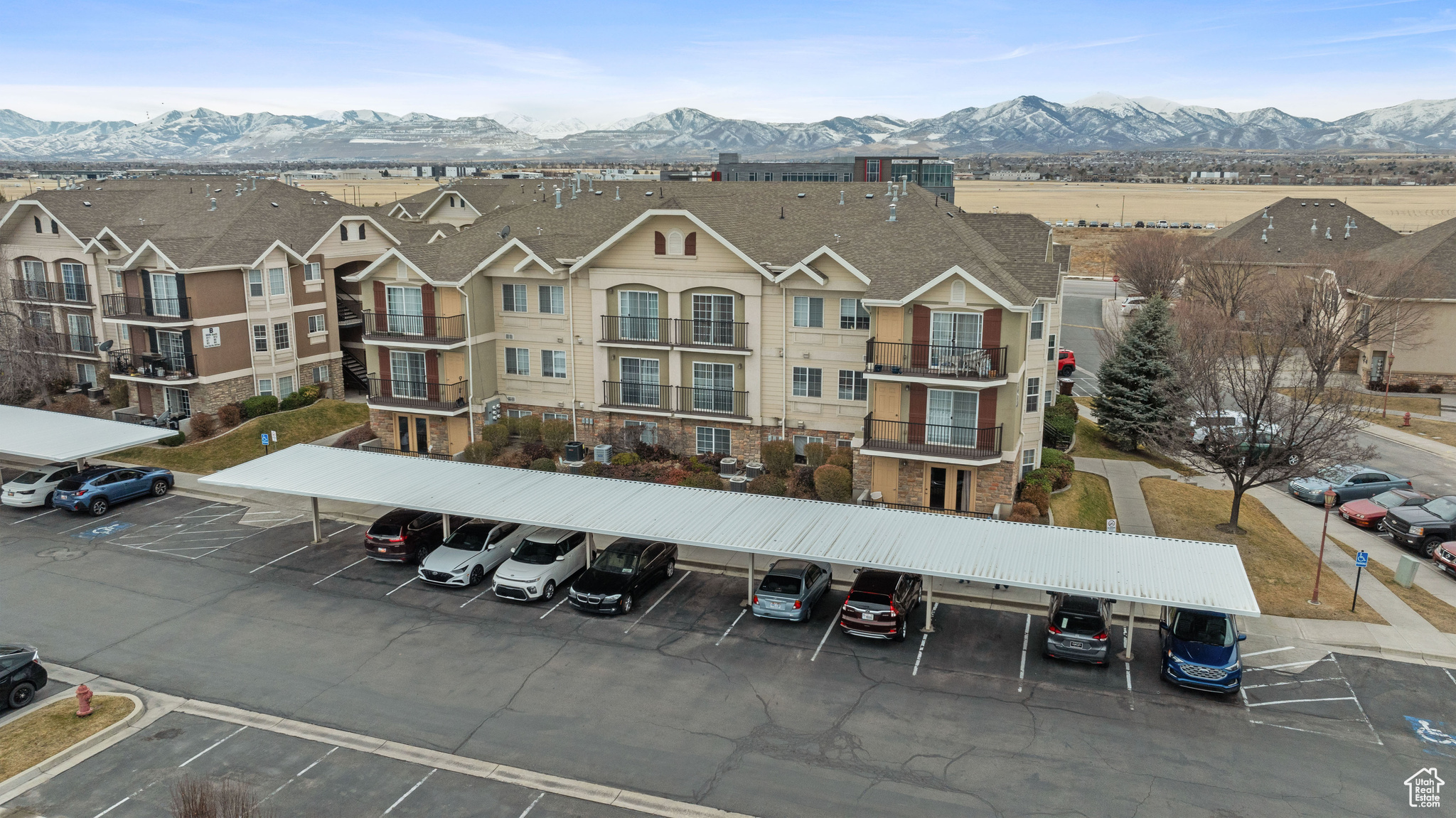 Aerial view with a residential view and a mountain view
