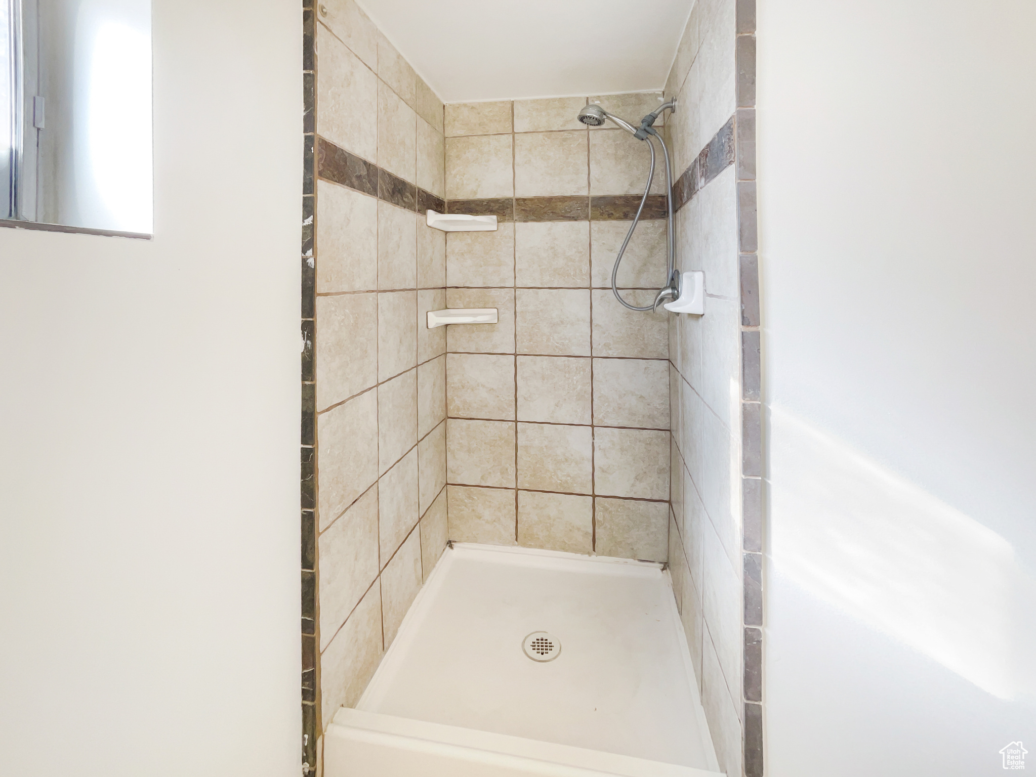 Full bath with tiled shower