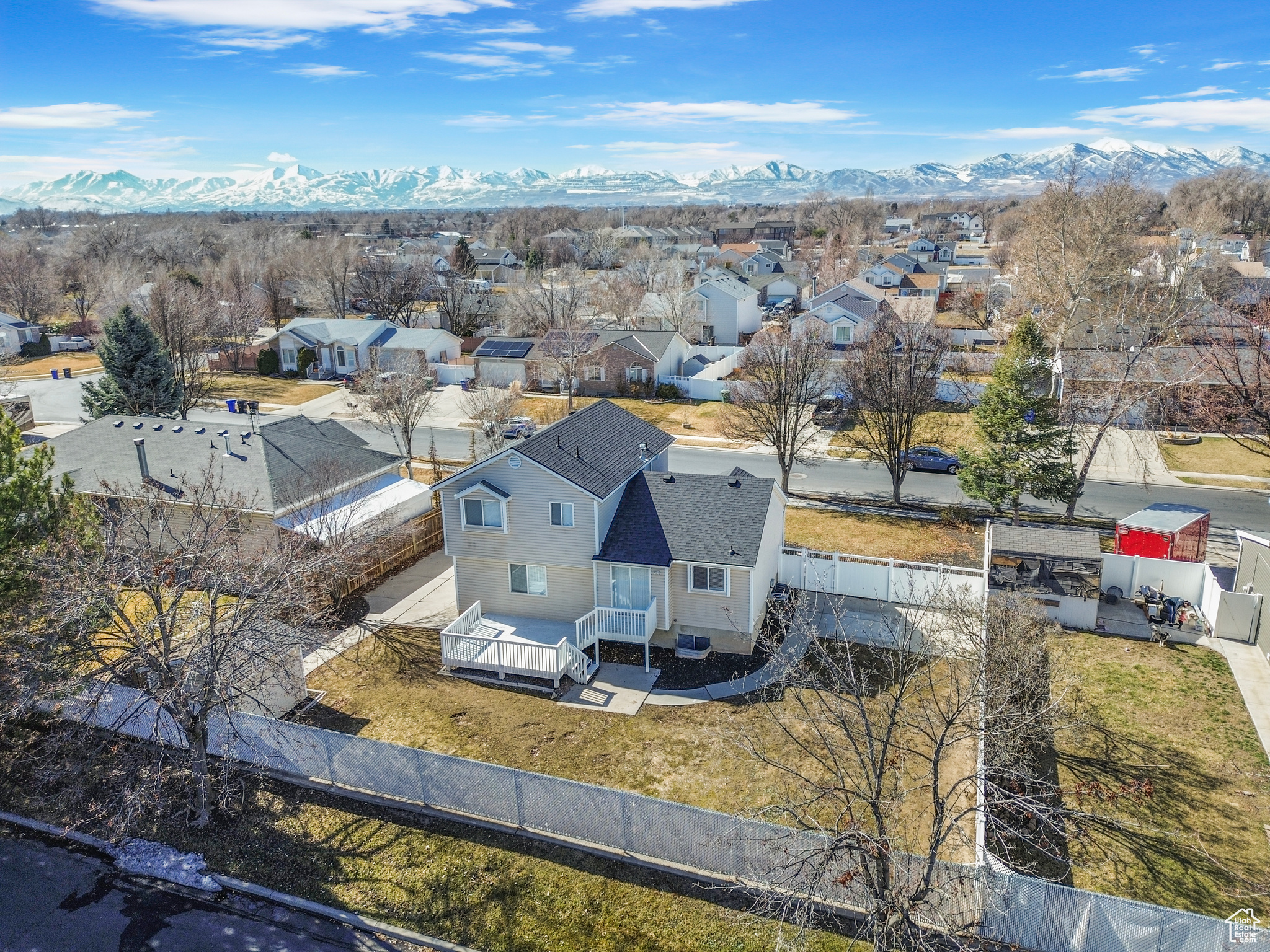 Drone / aerial view featuring a residential view and a mountain view
