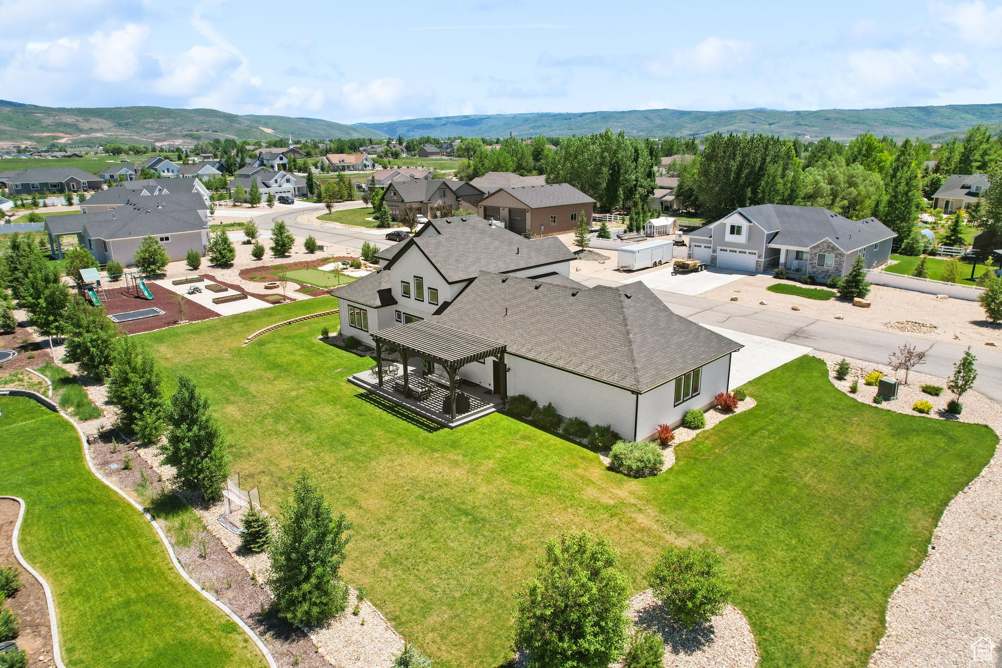 Bird's eye view with a residential view and a mountain view